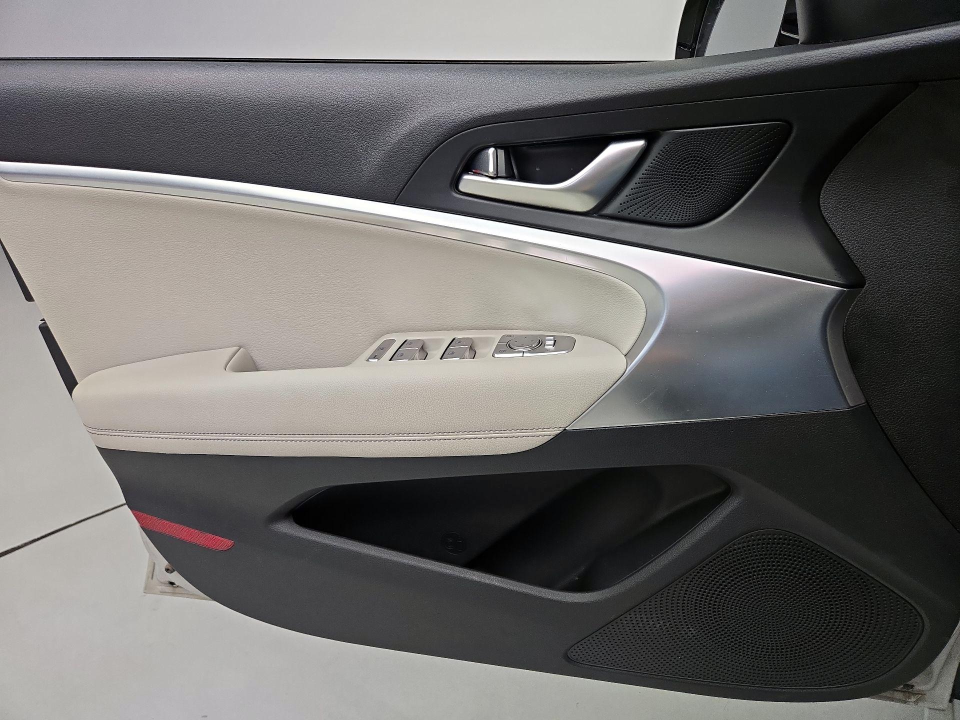 Thumbnail: 2025 Genesis G70 - 12