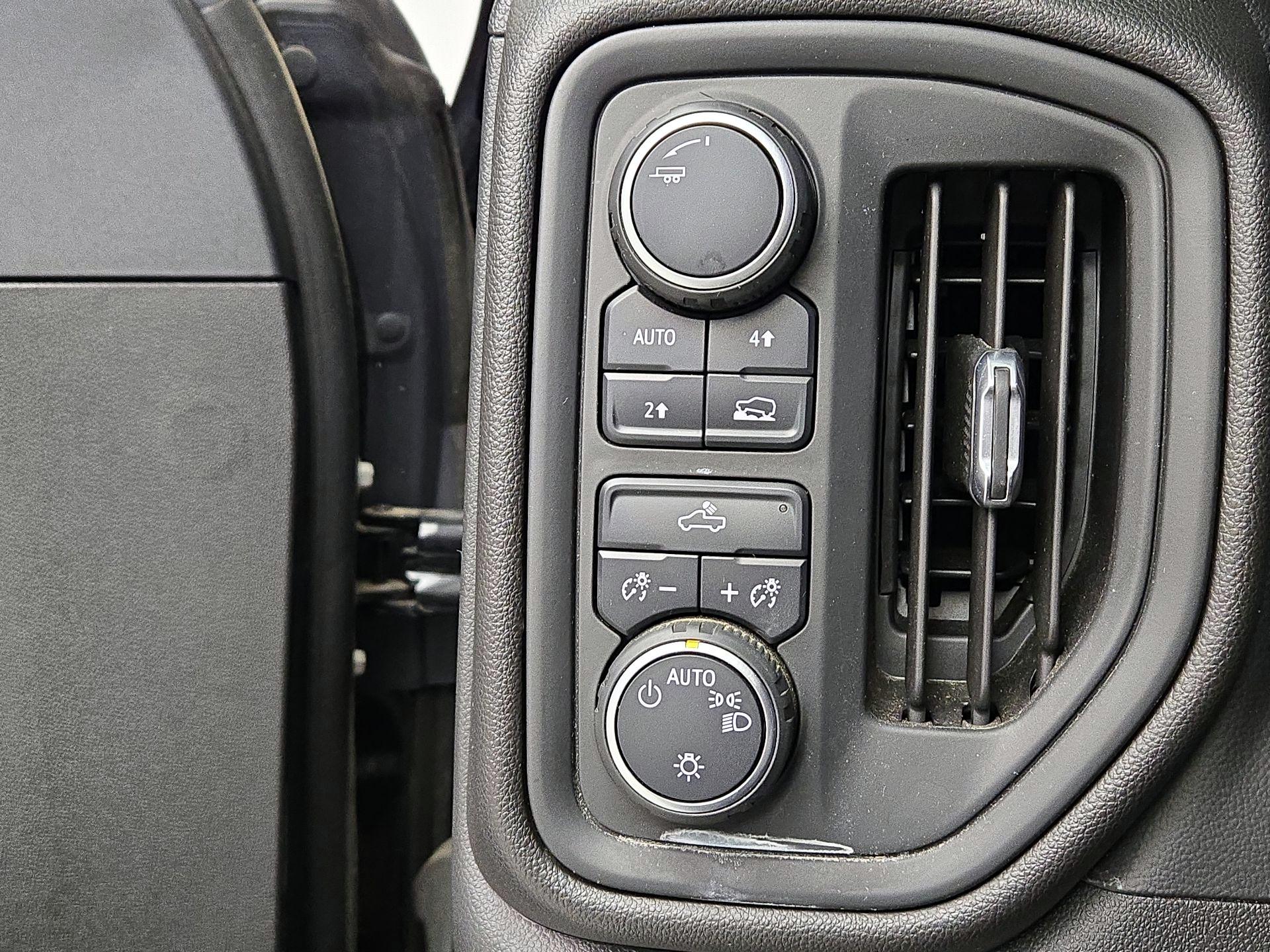 Thumbnail: 2021 Chevrolet Silverado 1500 - 13