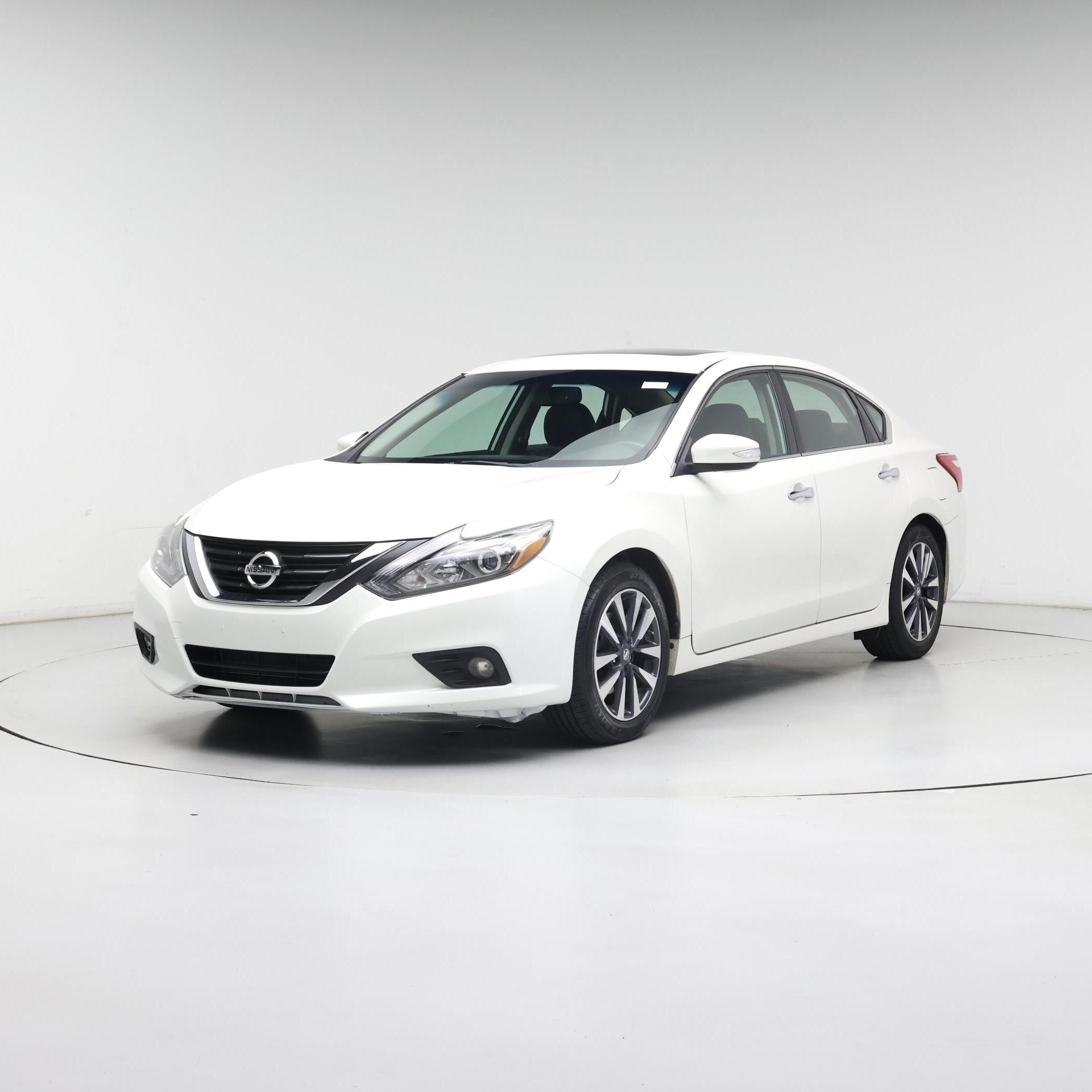 Thumbnail: 2017 Nissan Altima - 4