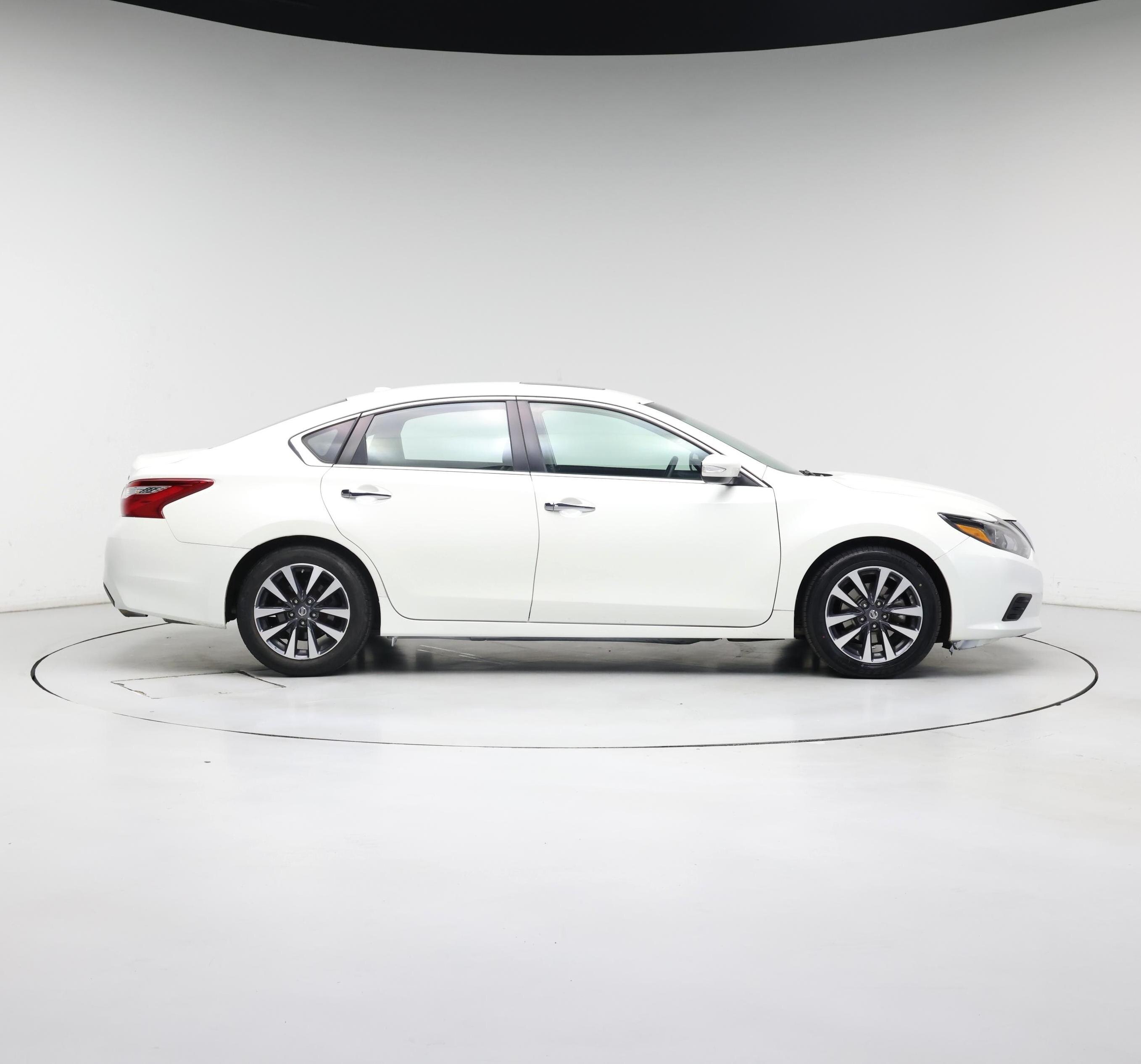 Thumbnail: 2017 Nissan Altima - 7