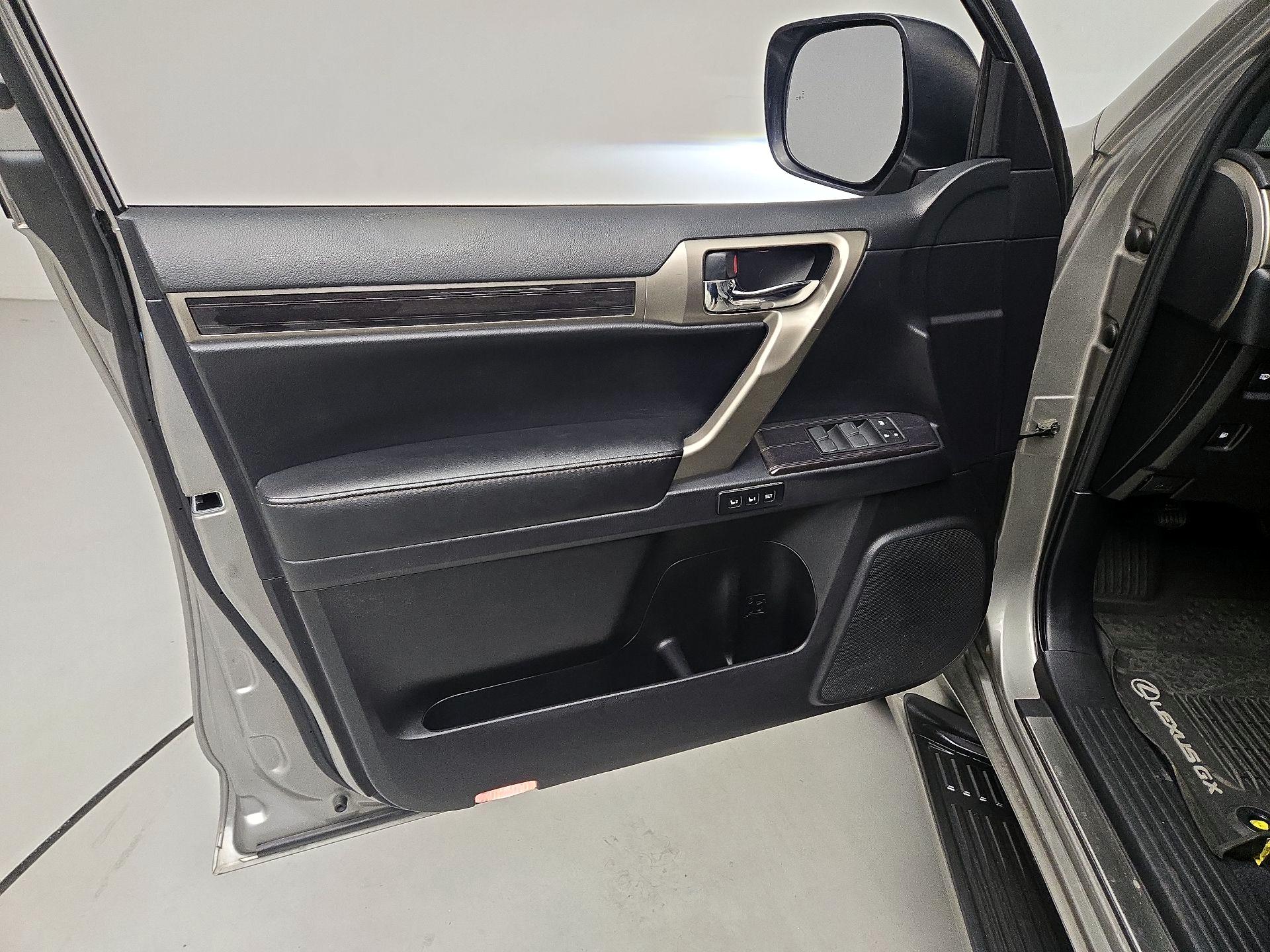 Thumbnail: 2020 Lexus GX - 12