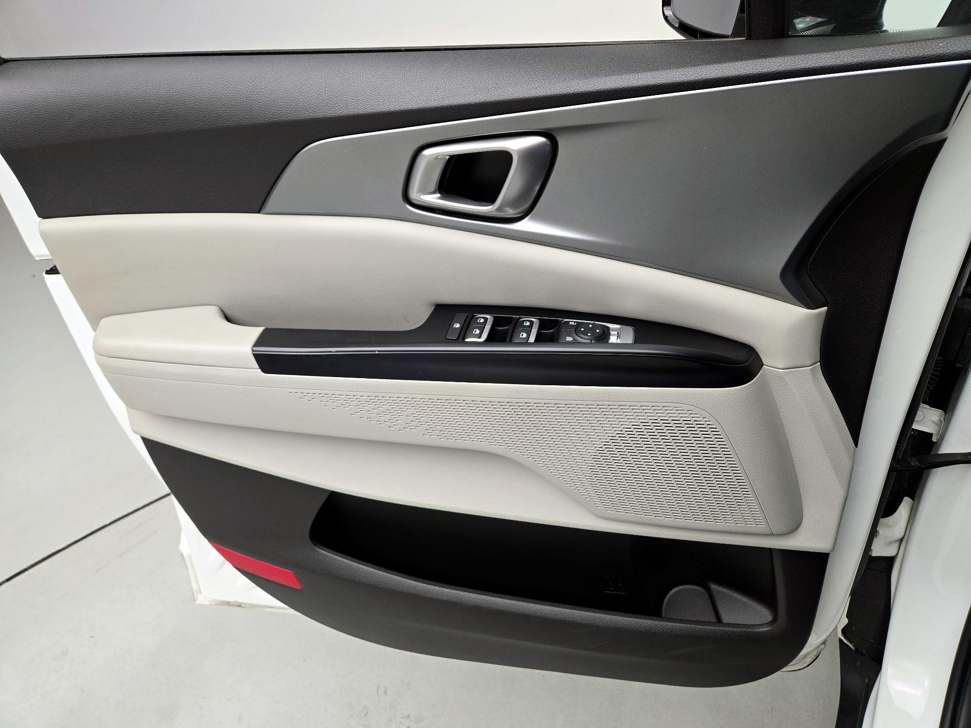 Thumbnail: 2023 Kia Carnival - 12