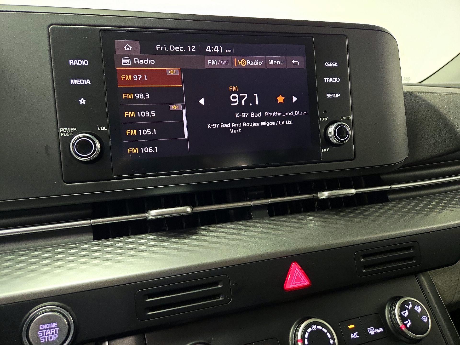 Thumbnail: 2023 Kia Carnival - 15