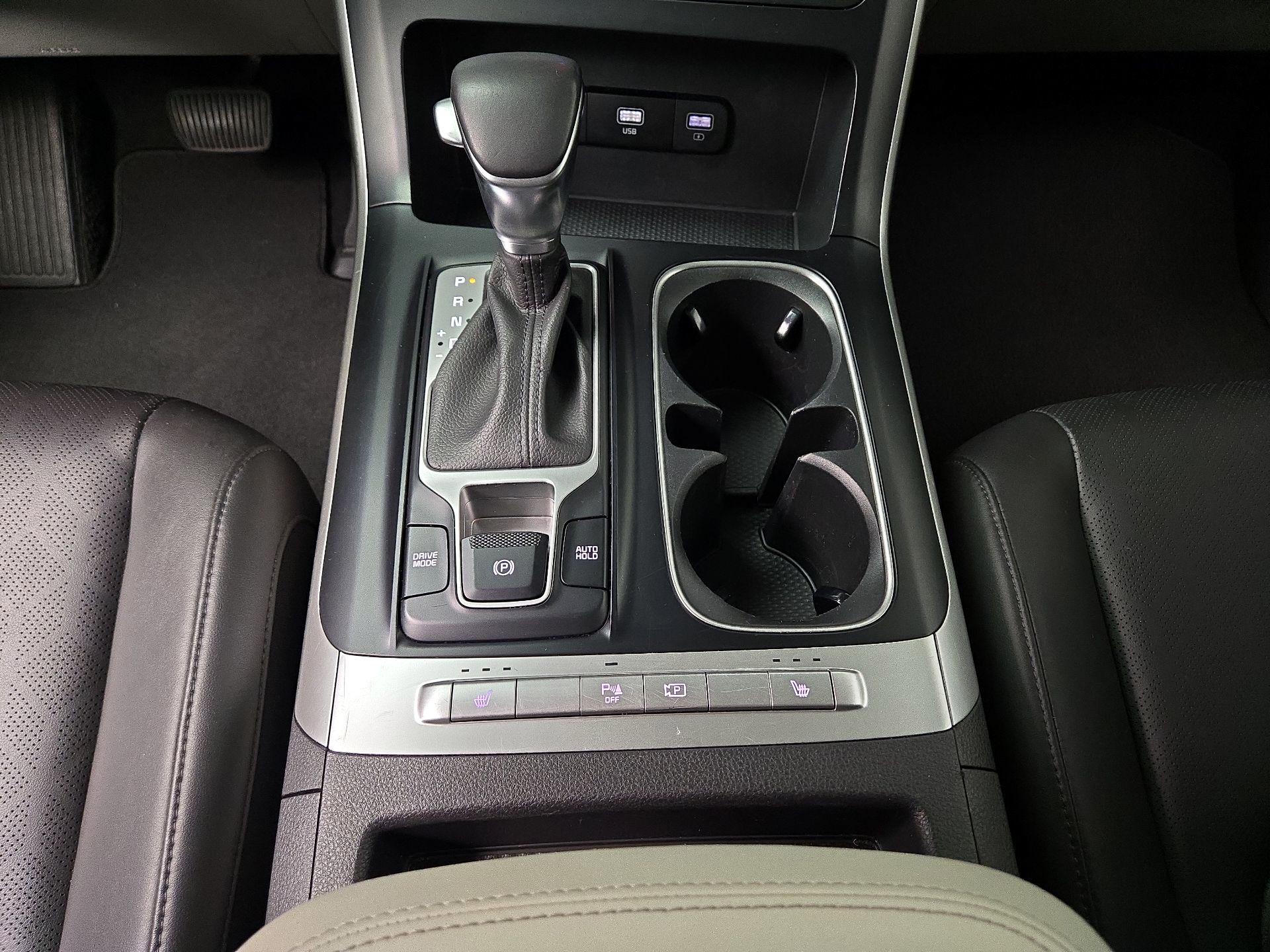 Thumbnail: 2023 Kia Carnival - 17