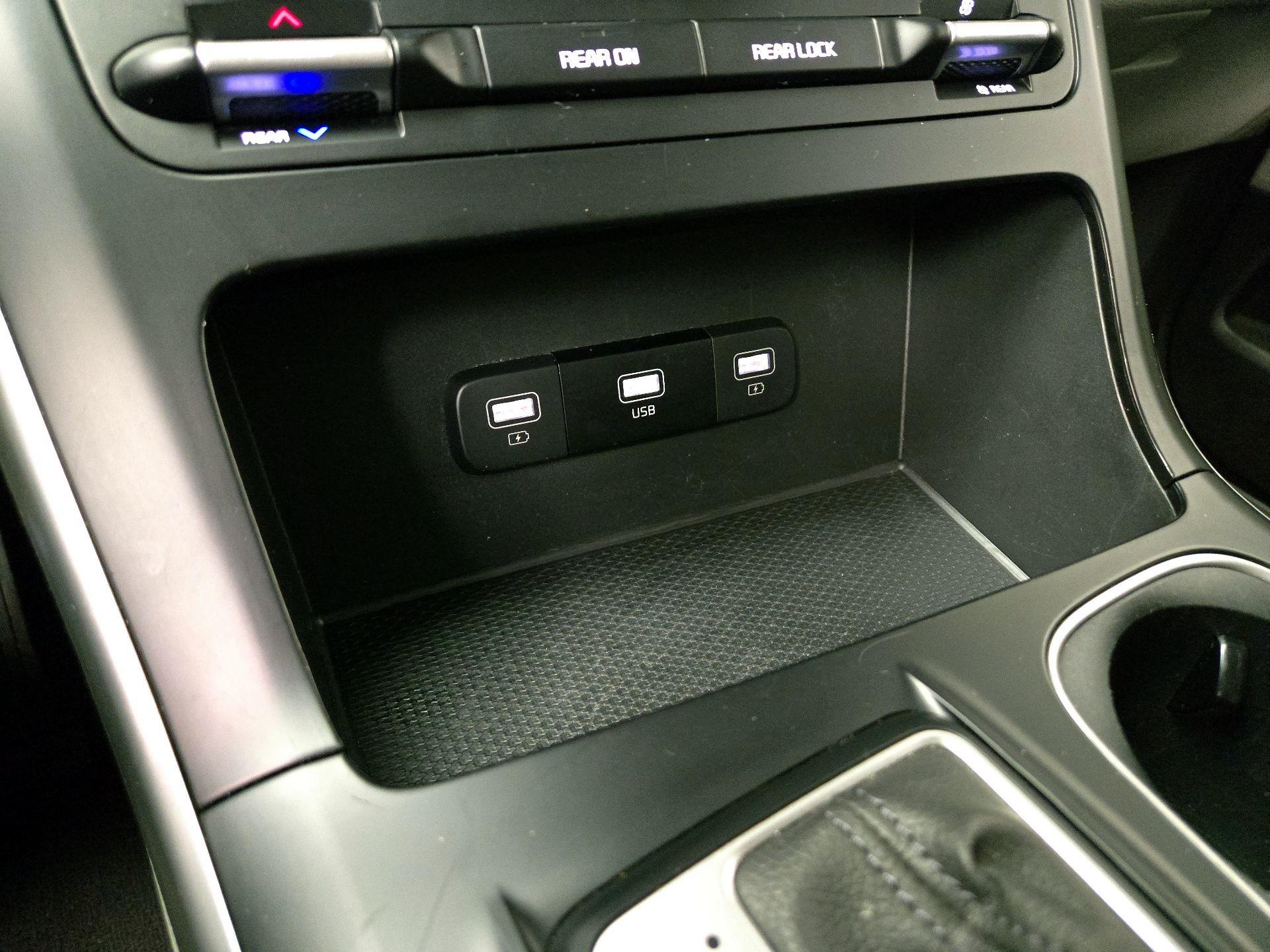 Thumbnail: 2023 Kia Carnival - 18