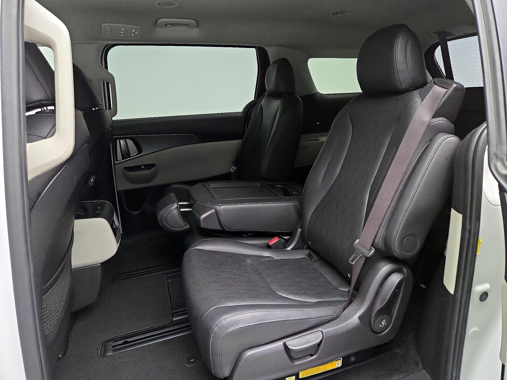 Thumbnail: 2023 Kia Carnival - 19