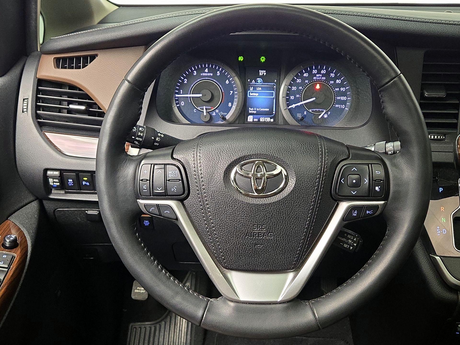 Thumbnail: 2020 Toyota Sienna - 10