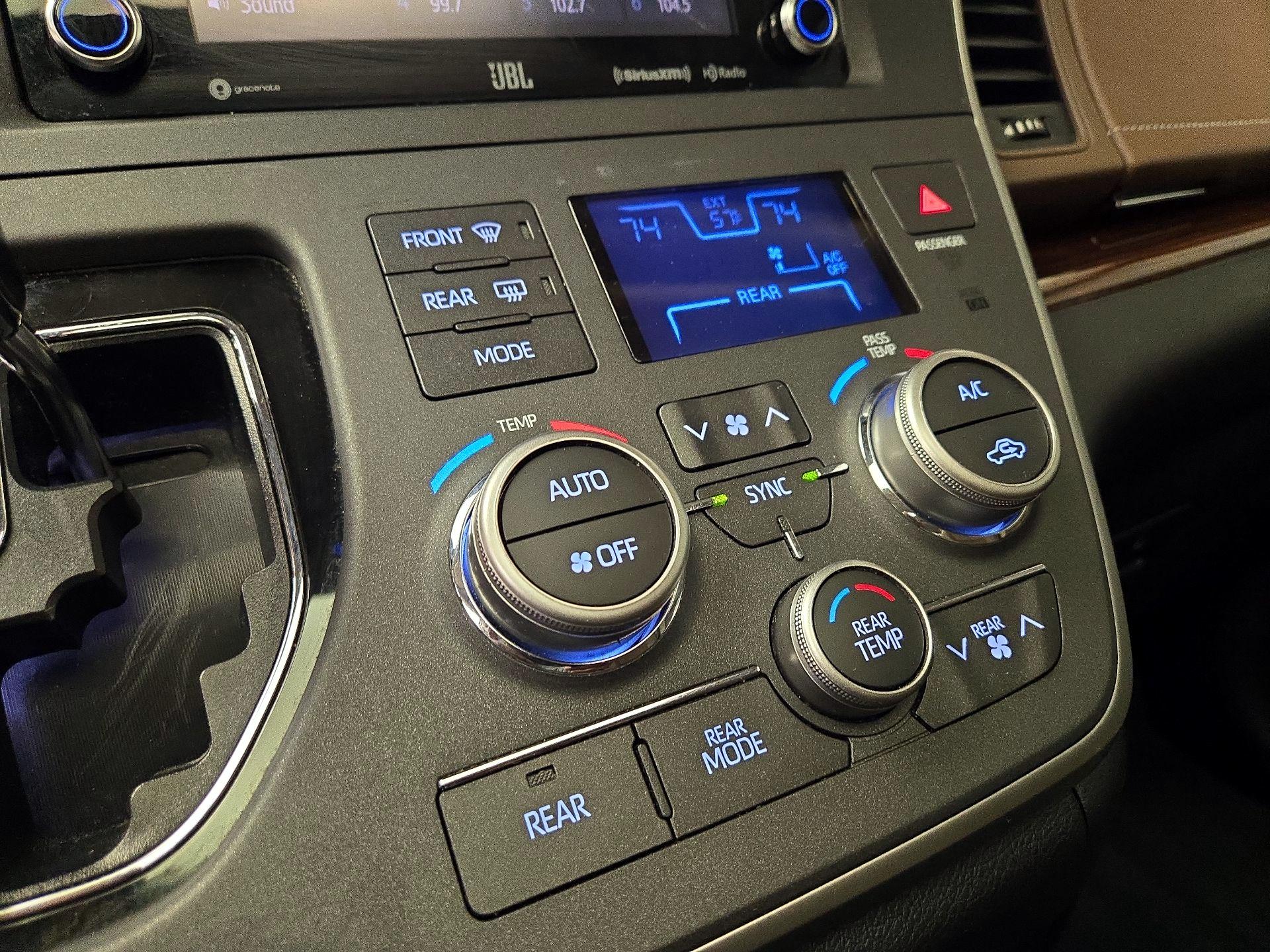 Thumbnail: 2020 Toyota Sienna - 17