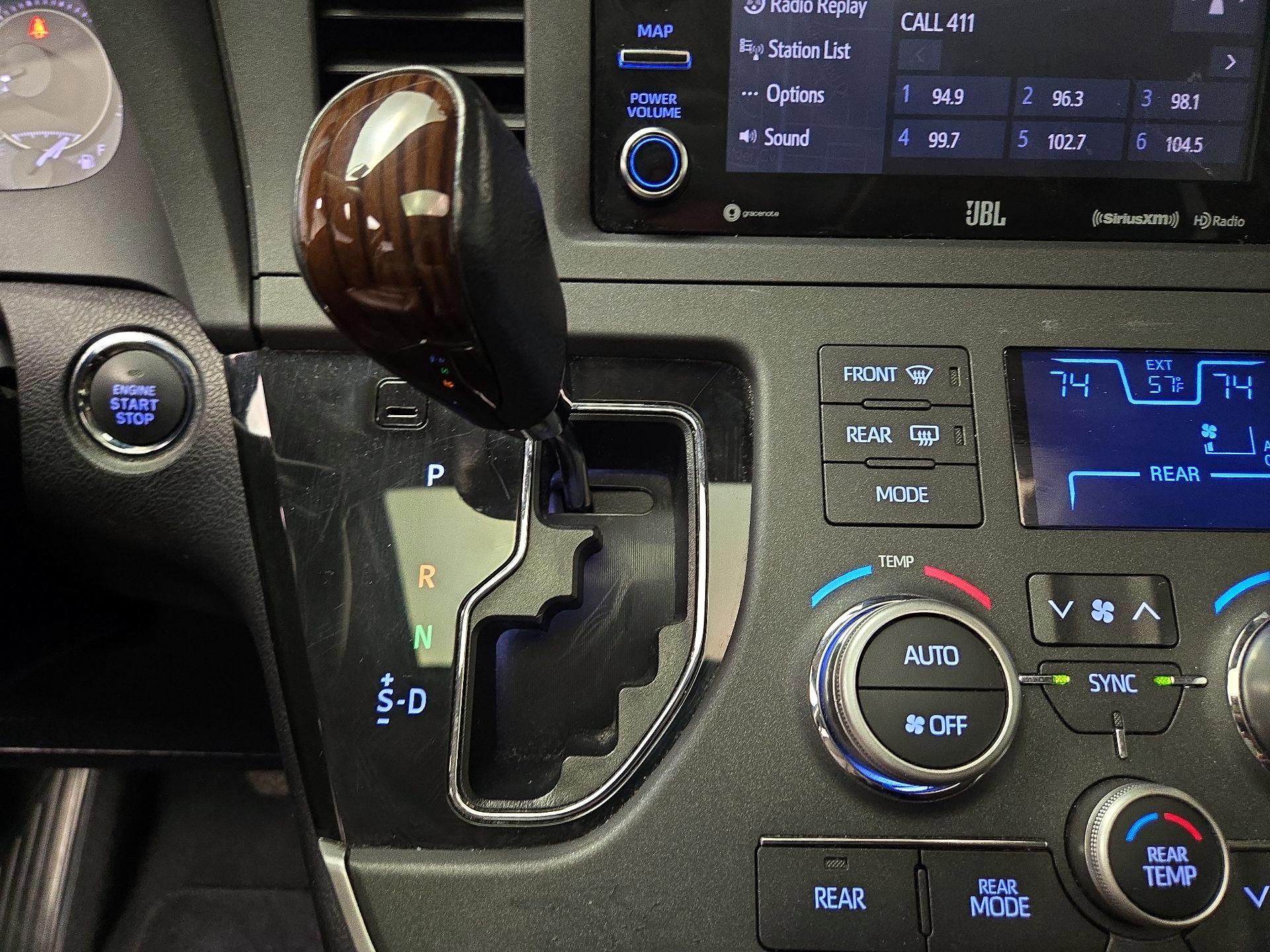 Thumbnail: 2020 Toyota Sienna - 18