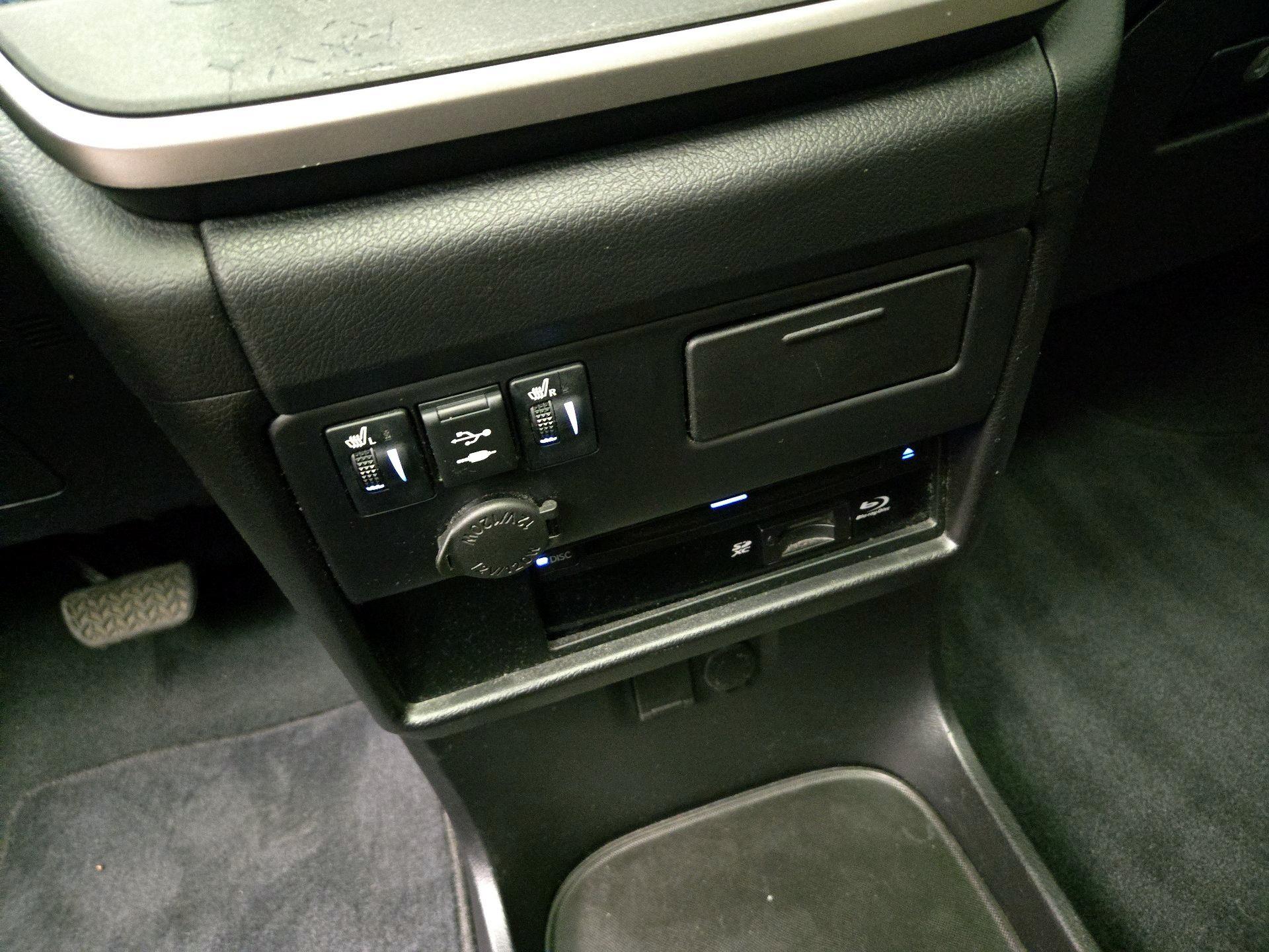 Thumbnail: 2020 Toyota Sienna - 19