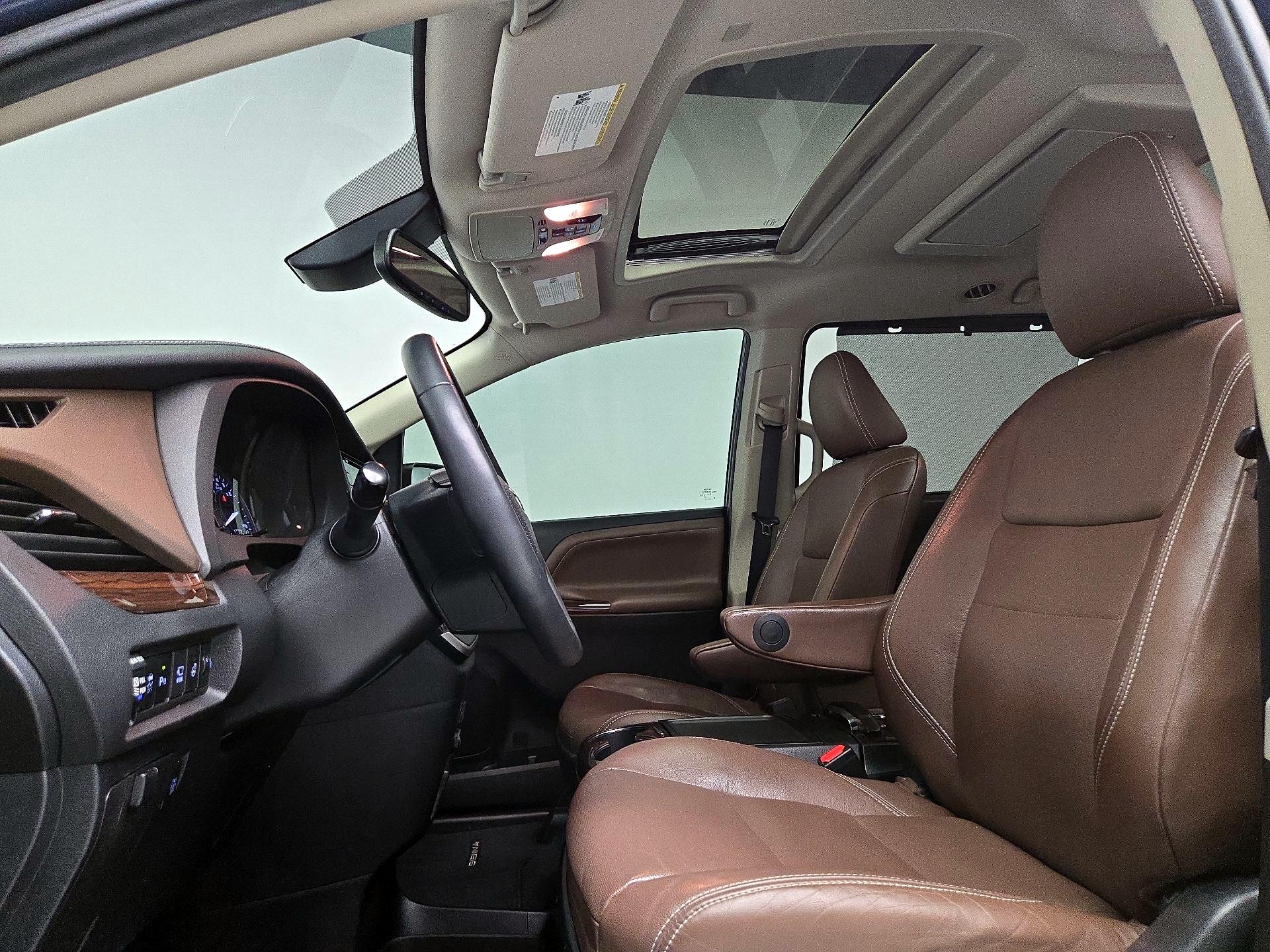 Thumbnail: 2020 Toyota Sienna - 20