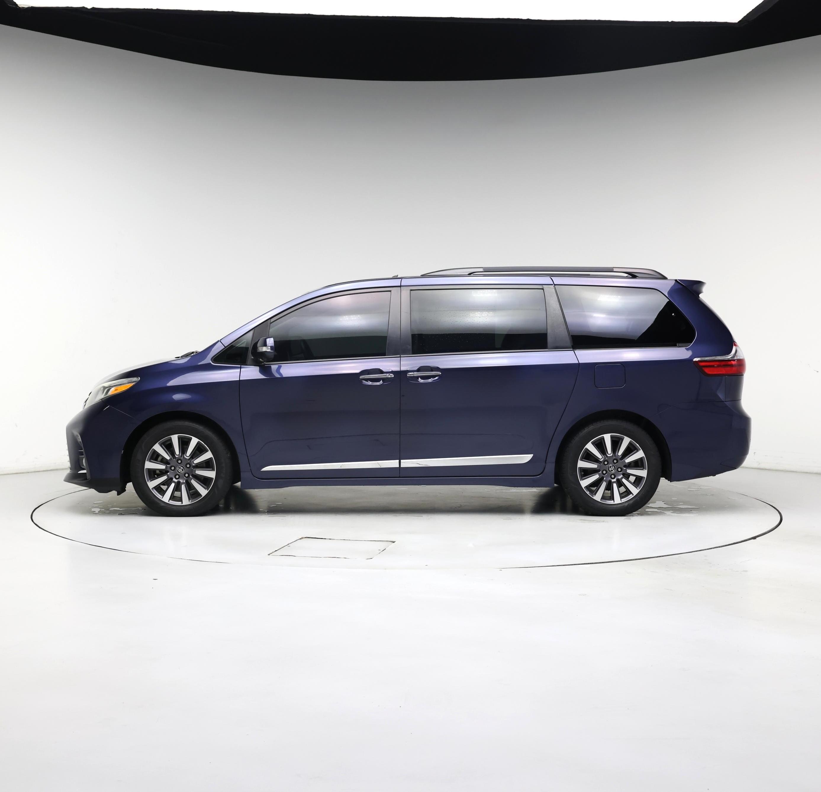 Thumbnail: 2020 Toyota Sienna - 3
