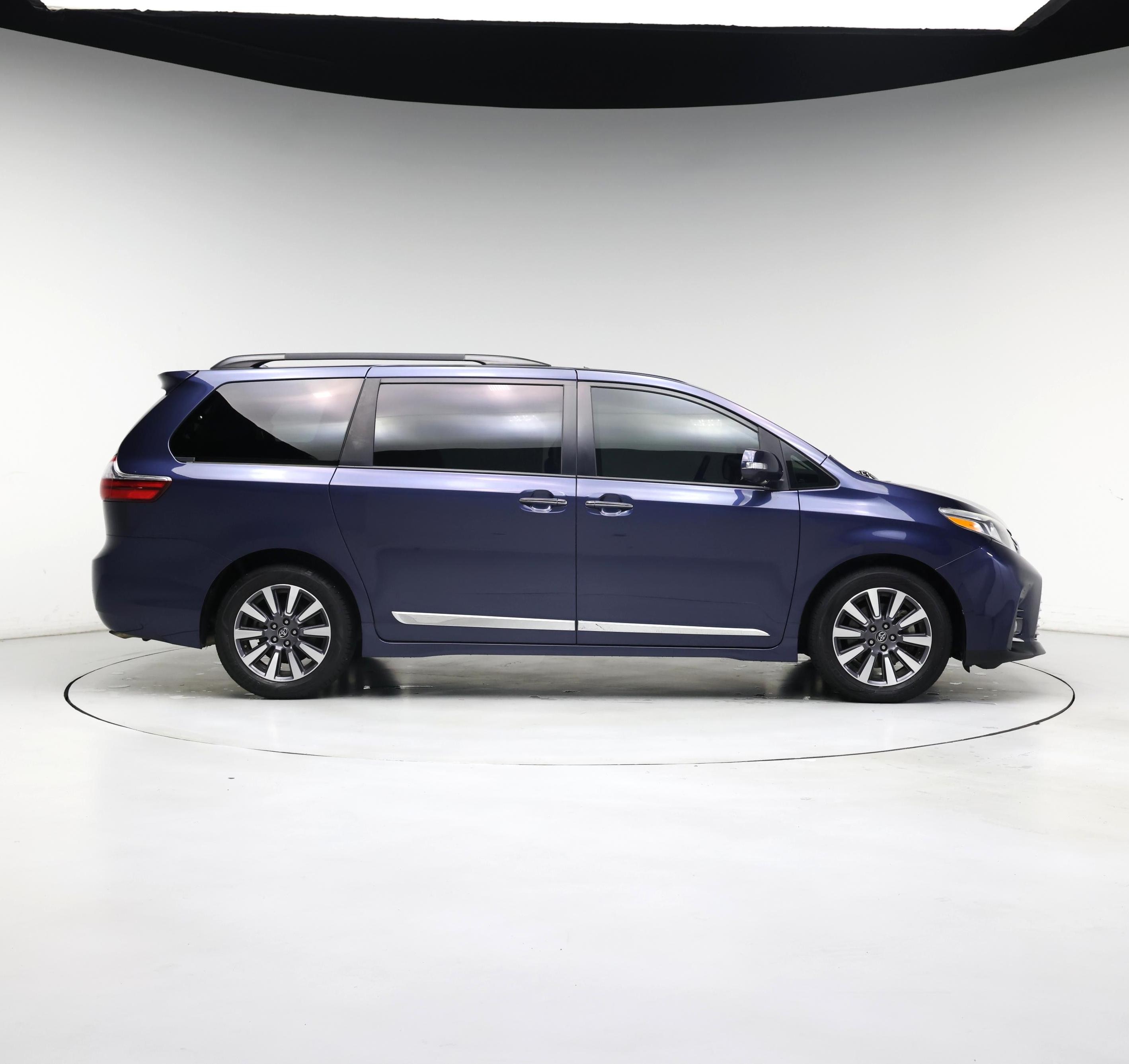 Thumbnail: 2020 Toyota Sienna - 7
