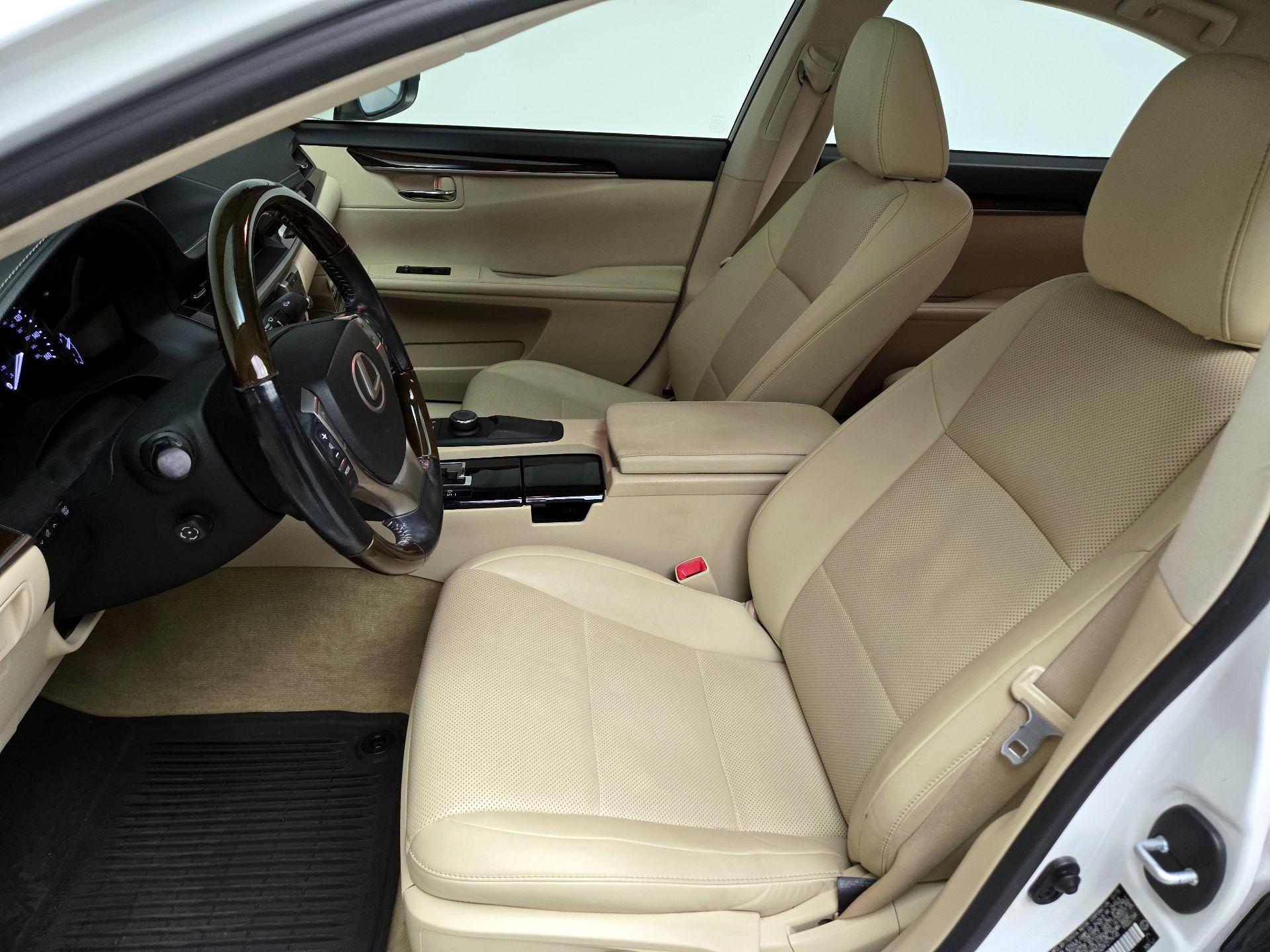 Thumbnail: 2015 Lexus ES - 11