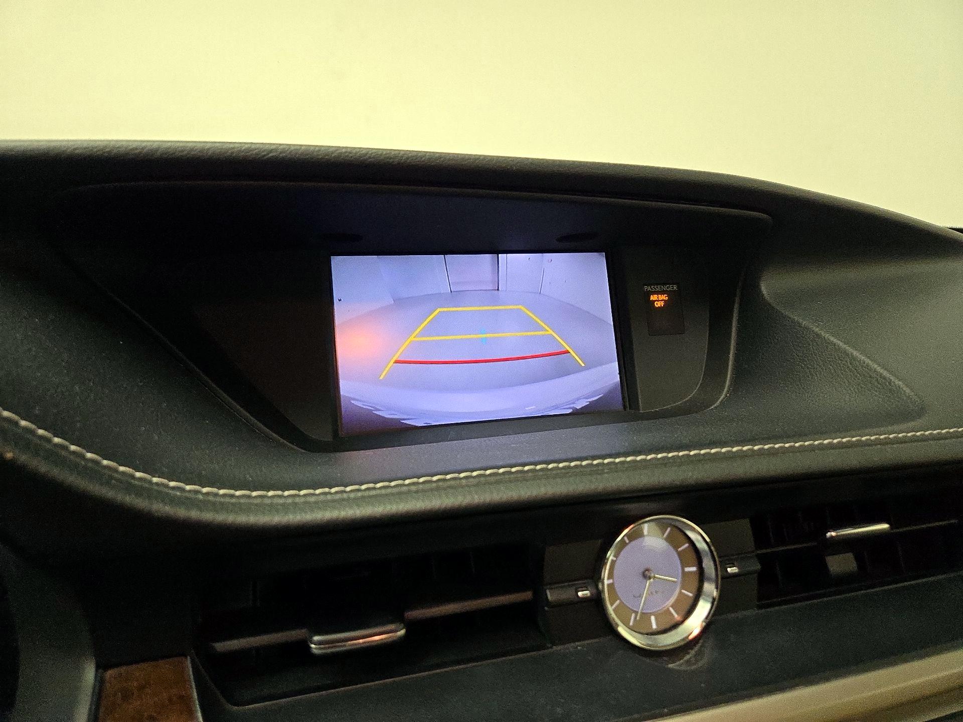 Thumbnail: 2015 Lexus ES - 14