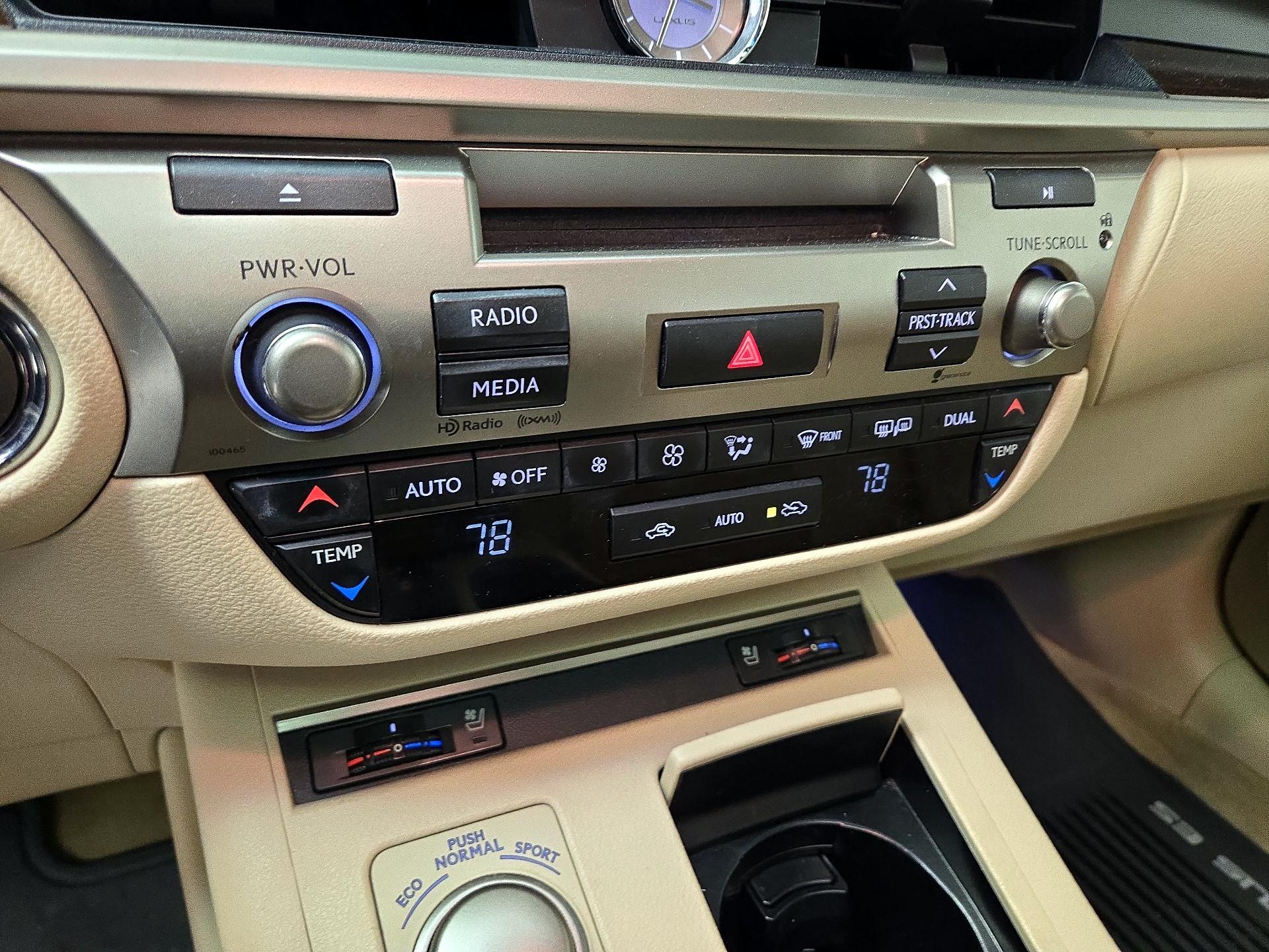 Thumbnail: 2015 Lexus ES - 16