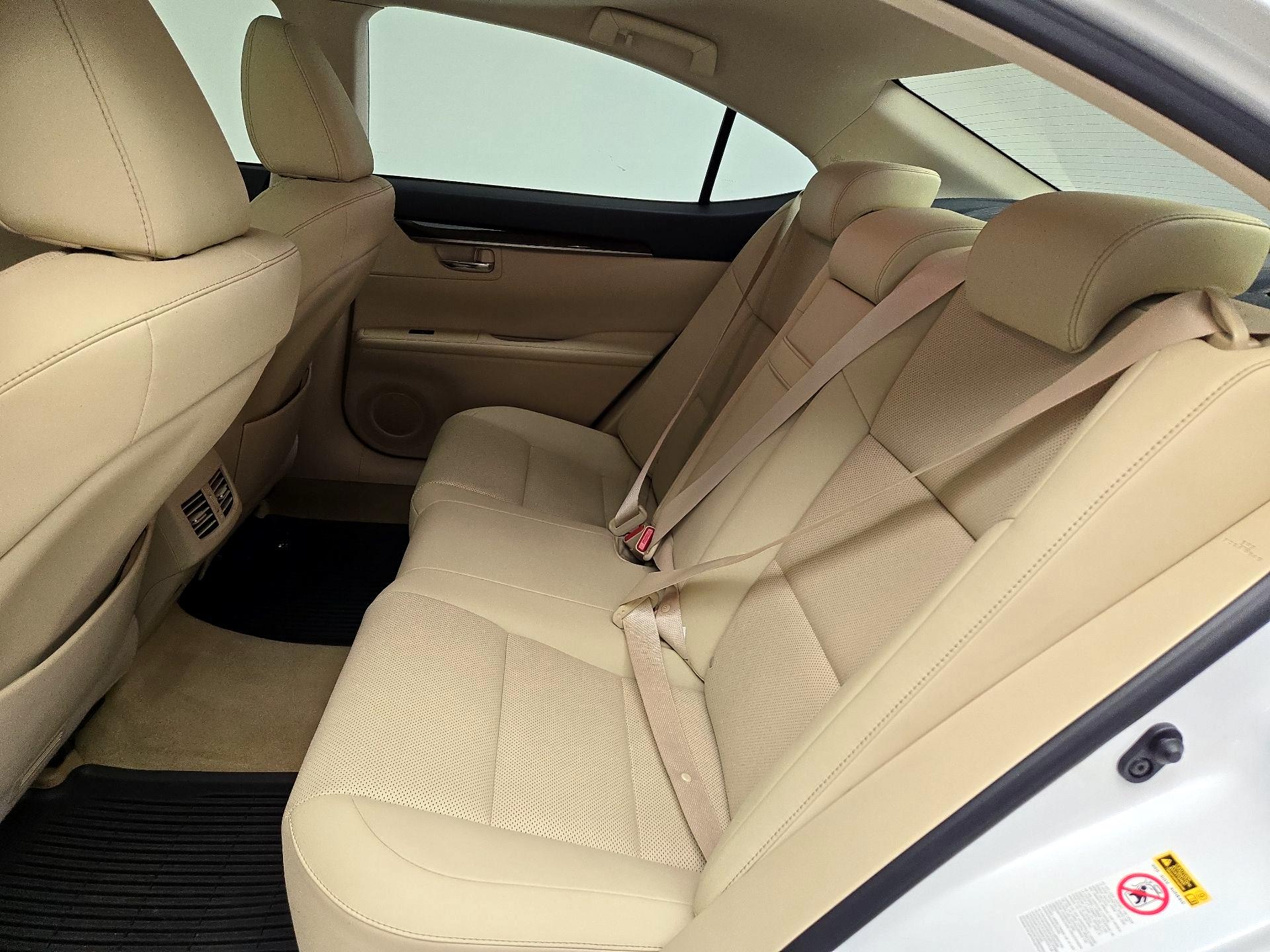 Thumbnail: 2015 Lexus ES - 20