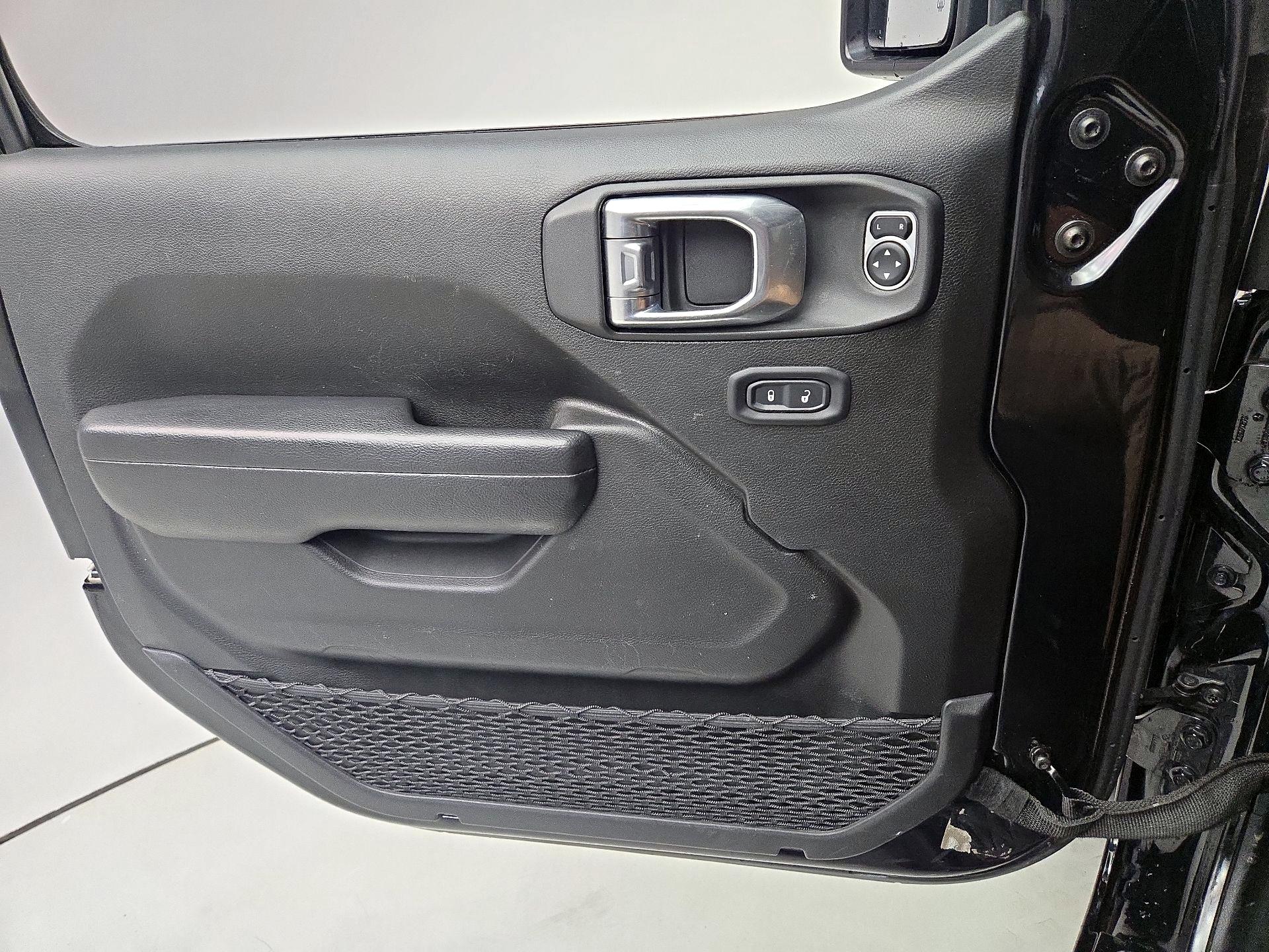 Thumbnail: 2023 Jeep Gladiator - 12