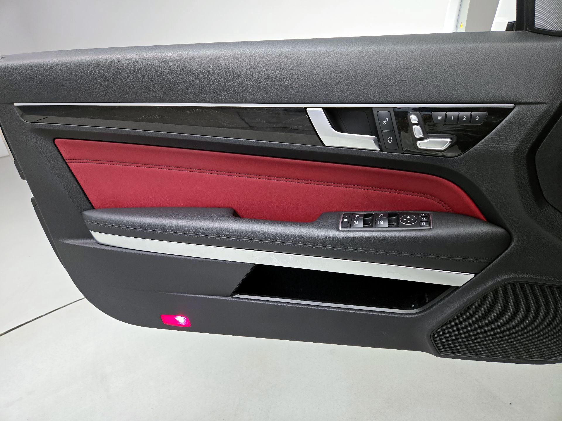 Thumbnail: 2016 Mercedes-Benz E-Class - 12