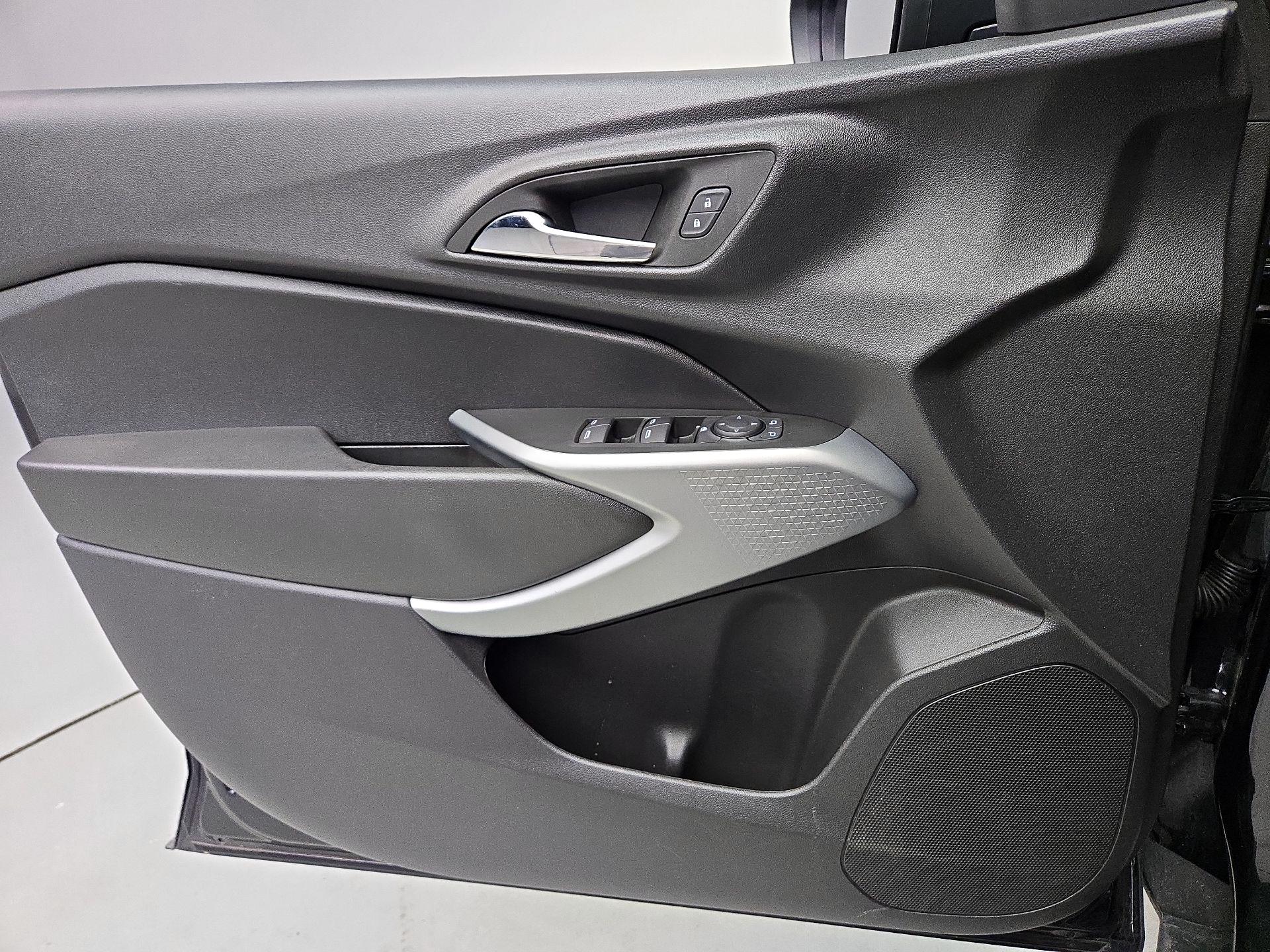 Thumbnail: 2025 Chevrolet Trax - 12