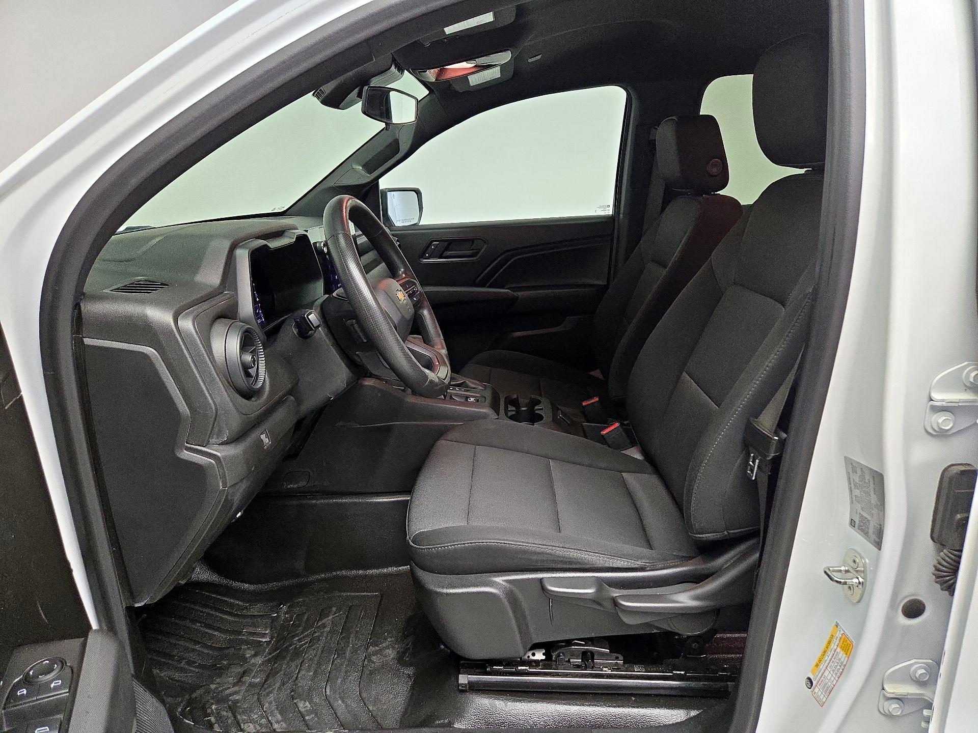 Thumbnail: 2023 Chevrolet Colorado - 11