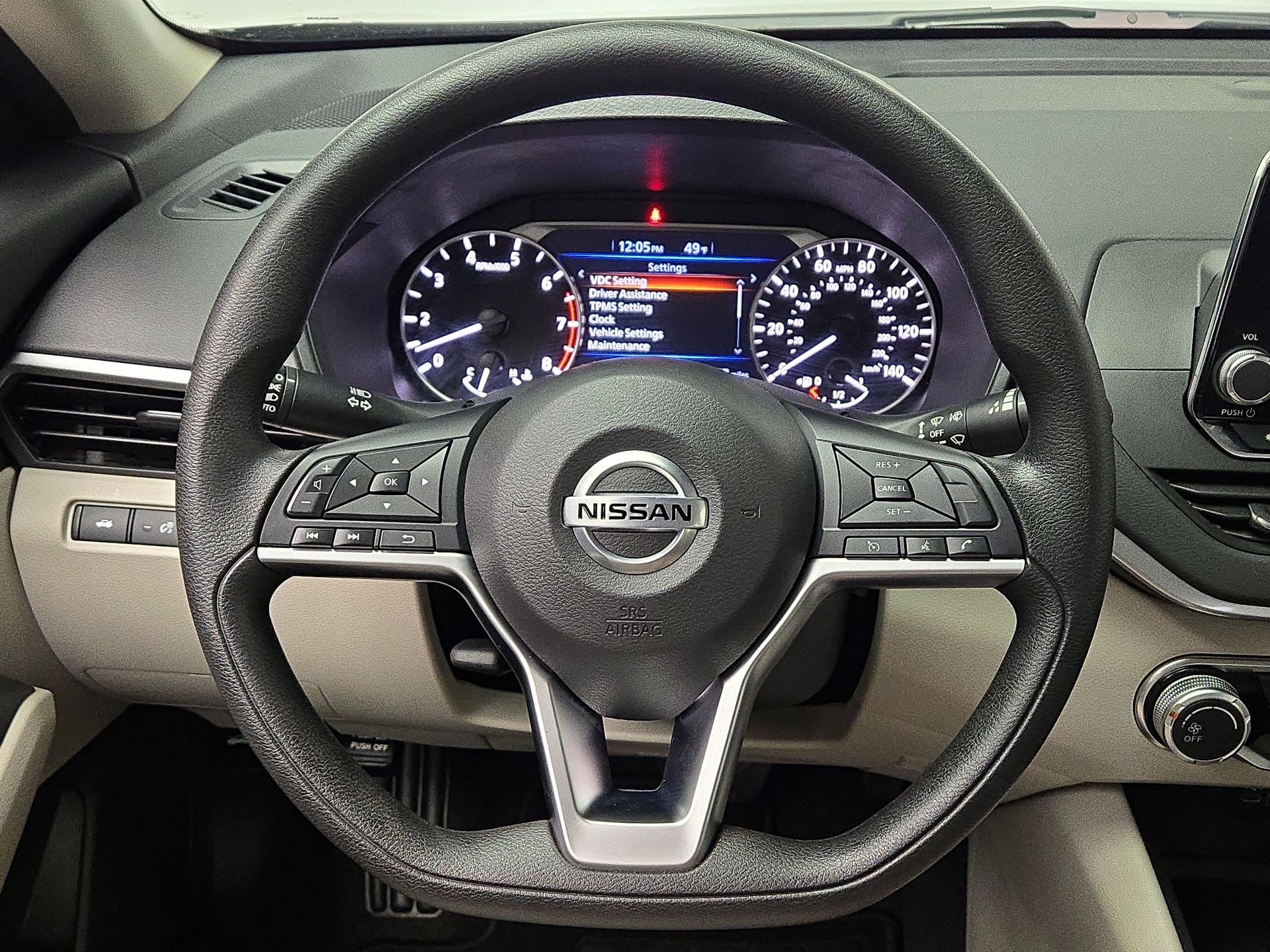 Thumbnail: 2022 Nissan Altima - 10