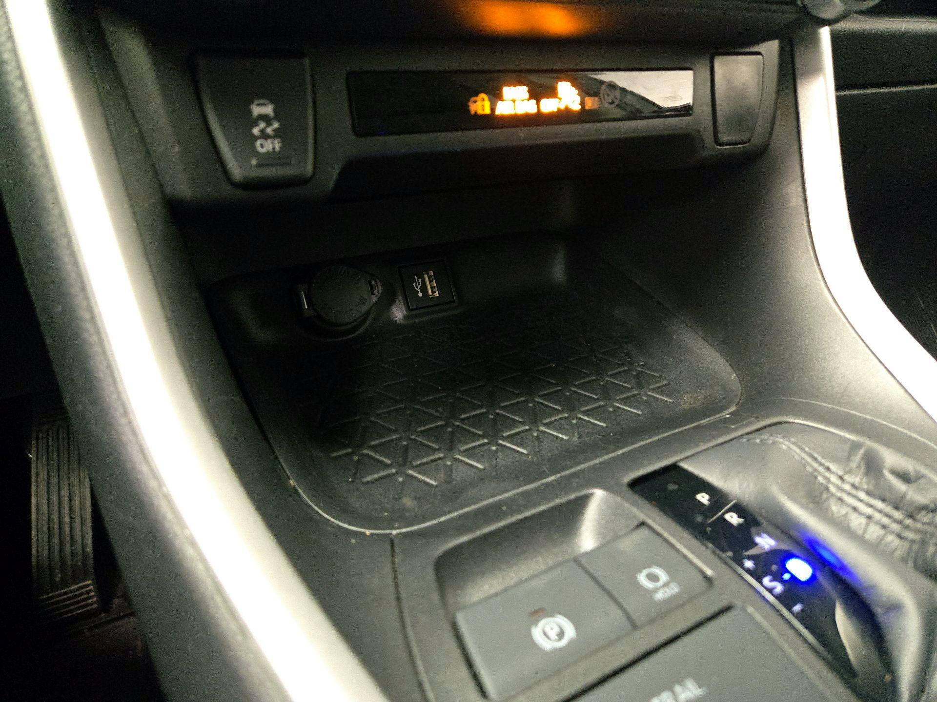 Thumbnail: 2024 Toyota RAV4 - 18