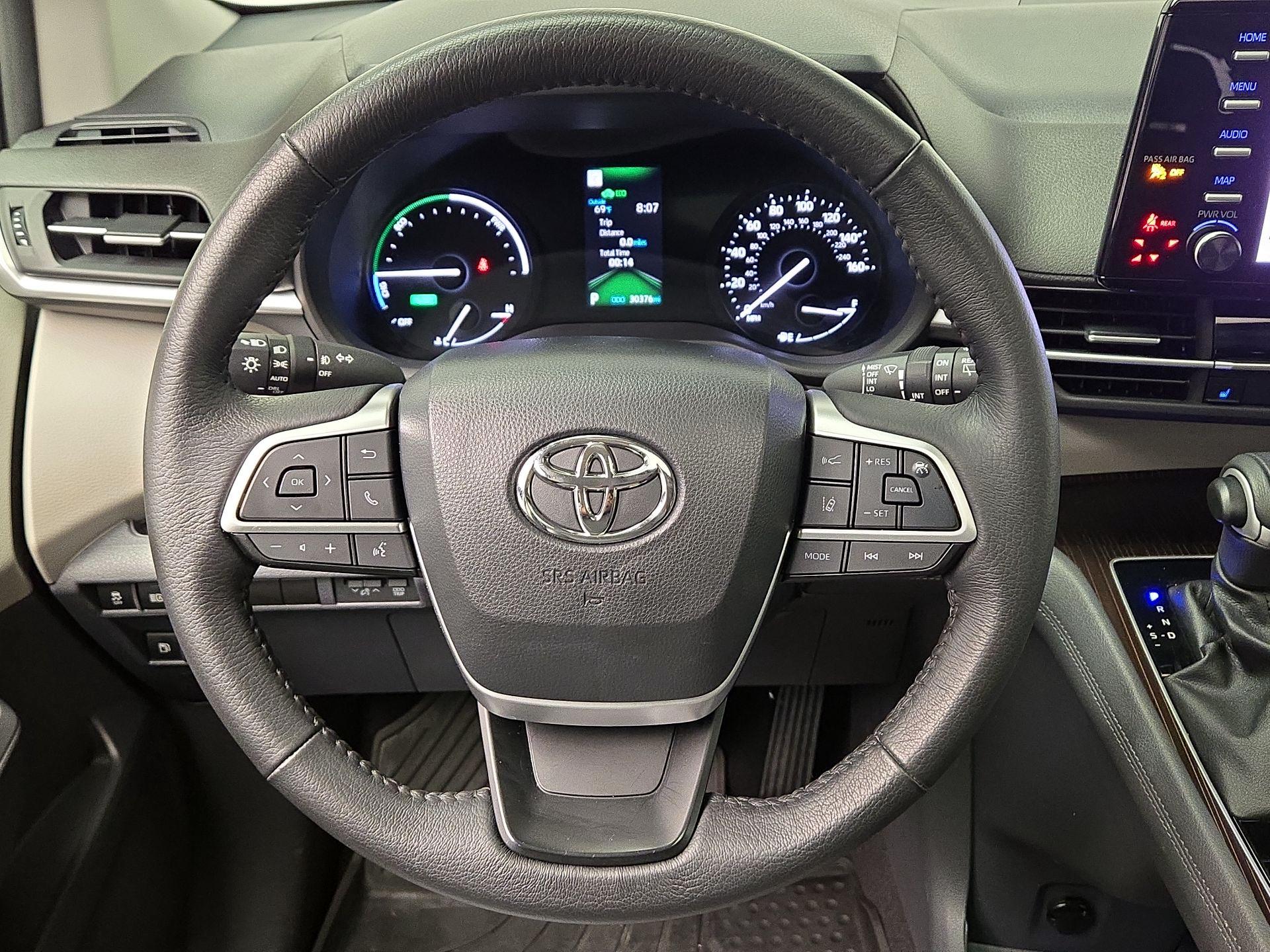 Thumbnail: 2023 Toyota Sienna - 10