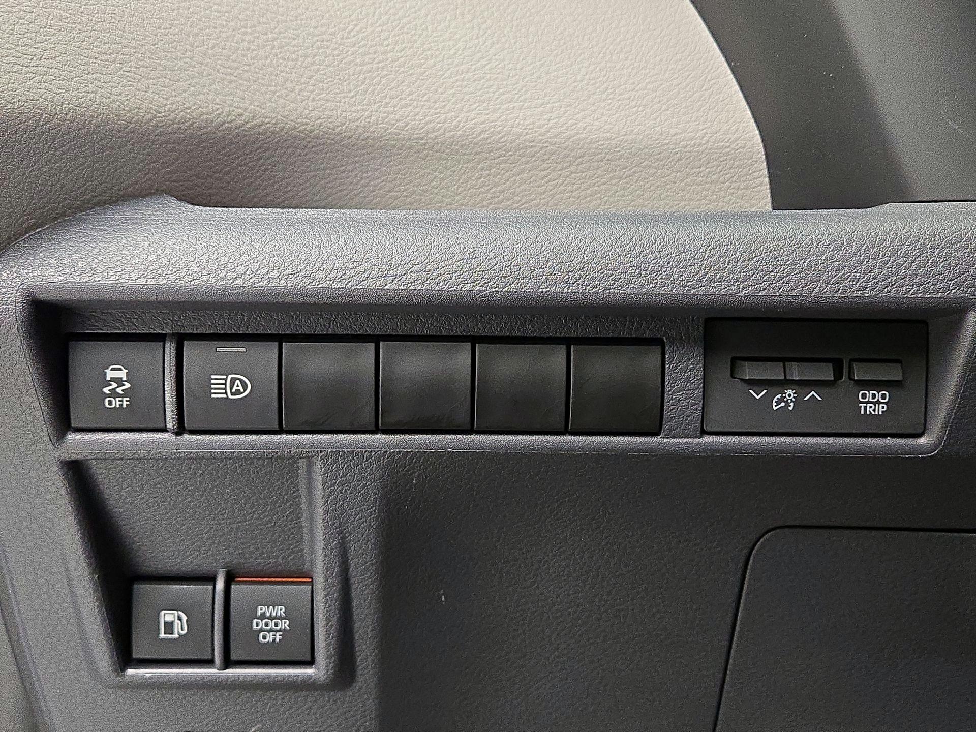 Thumbnail: 2023 Toyota Sienna - 13