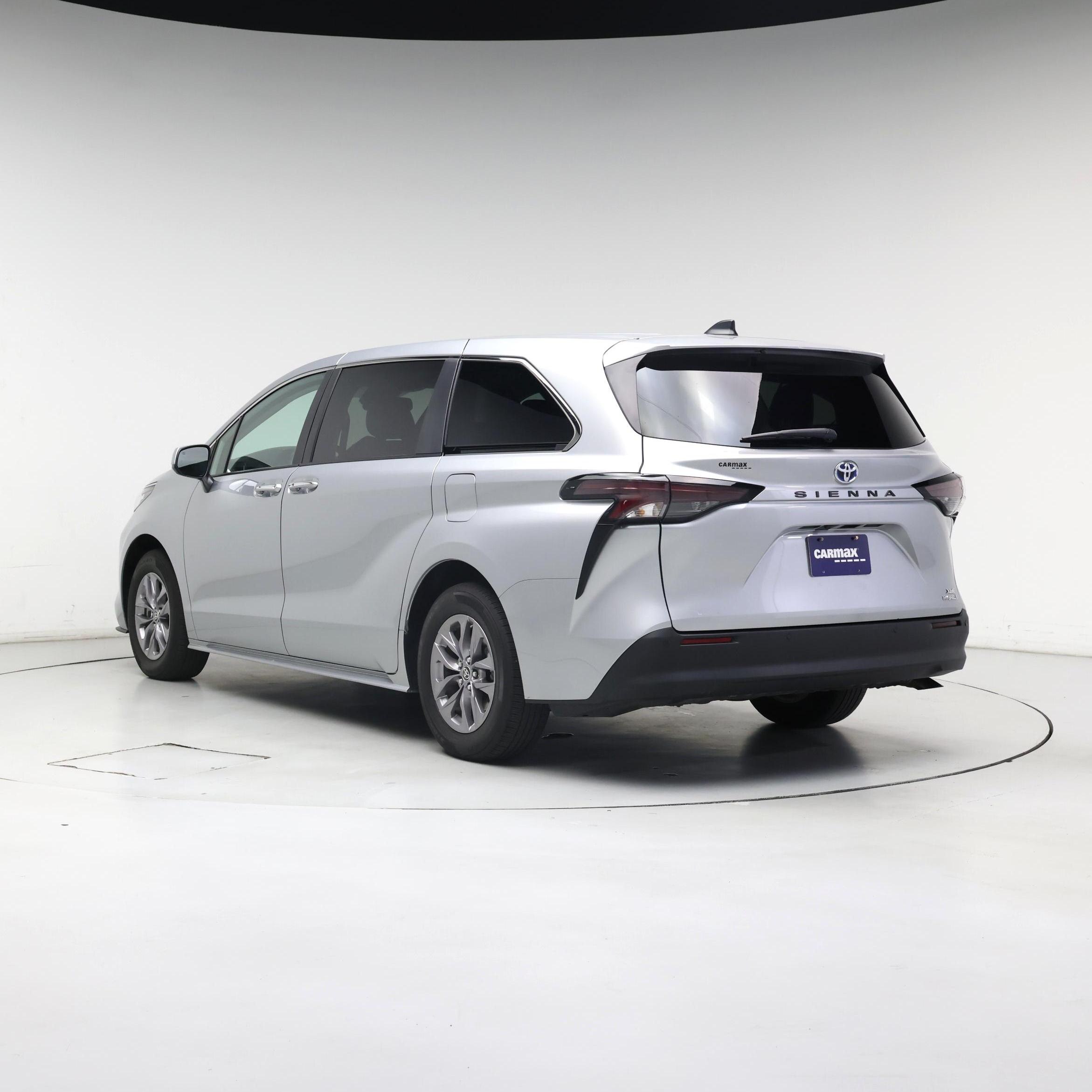 Thumbnail: 2023 Toyota Sienna - 2