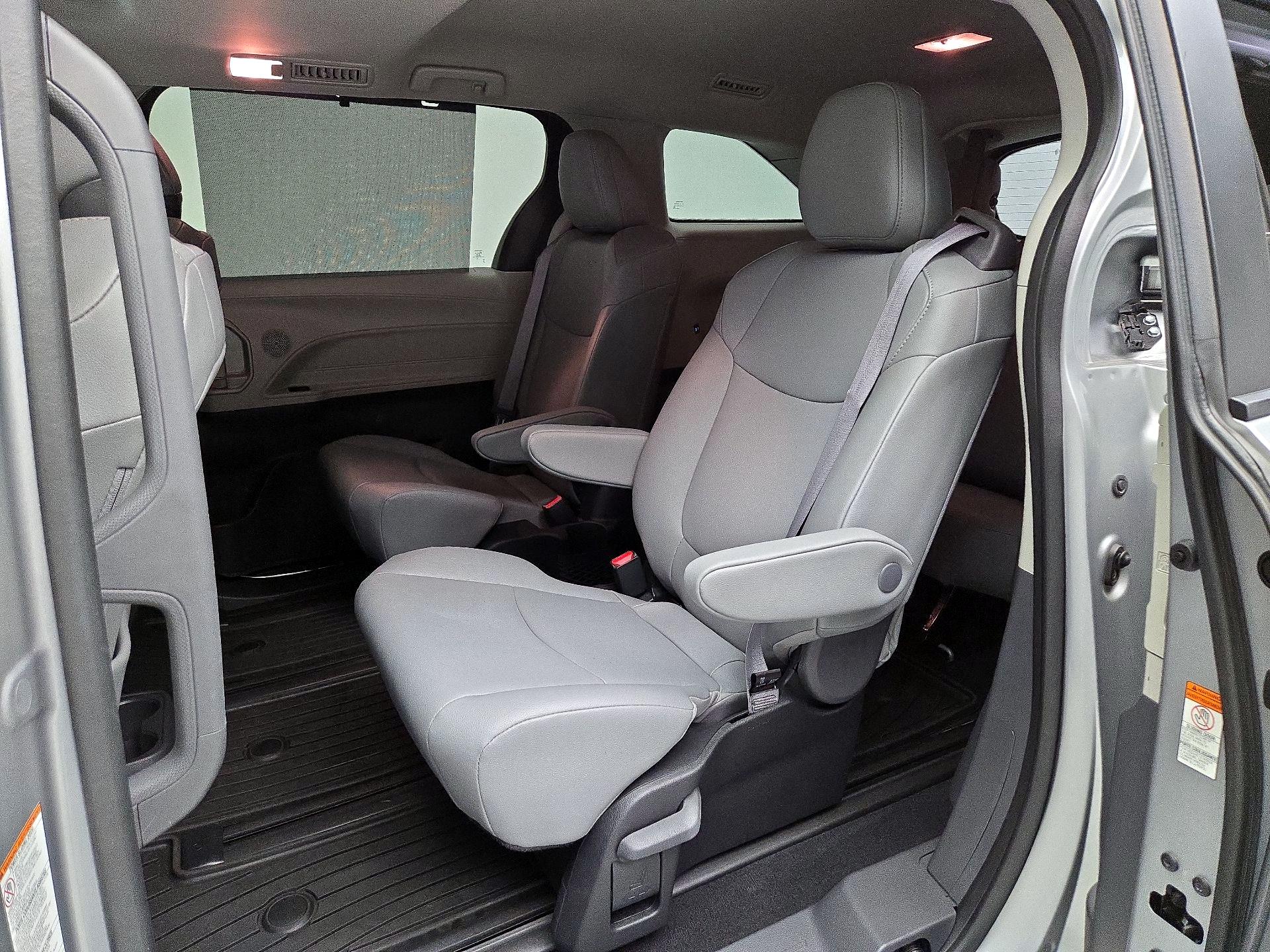 Thumbnail: 2023 Toyota Sienna - 20