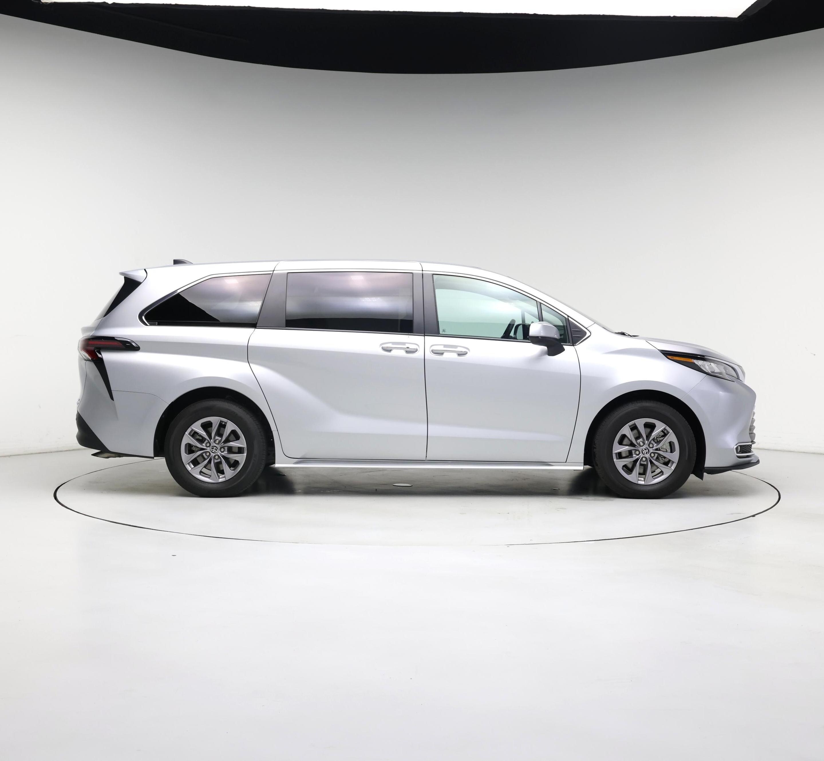 Thumbnail: 2023 Toyota Sienna - 7