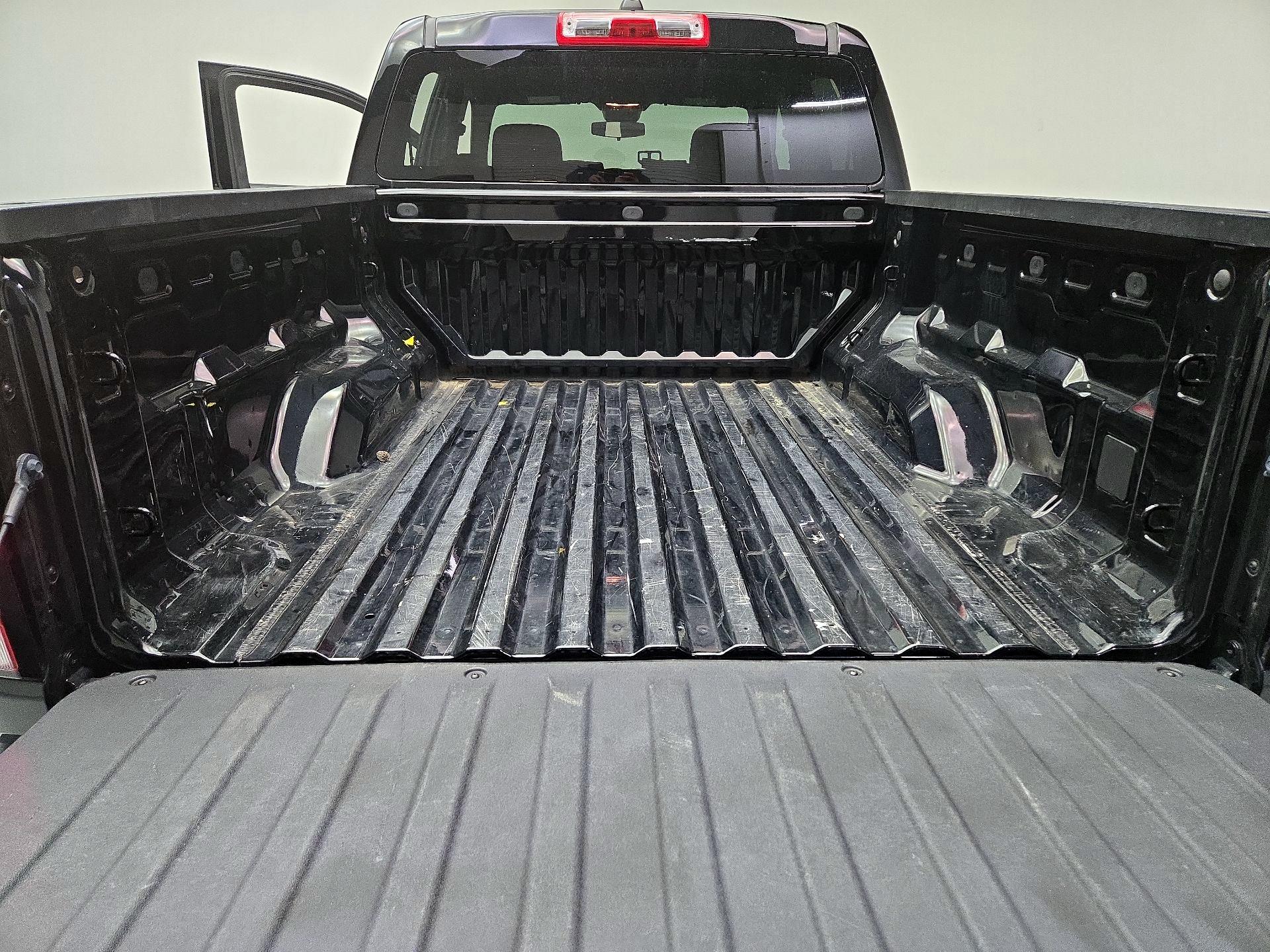 Thumbnail: 2023 Chevrolet Colorado - 18