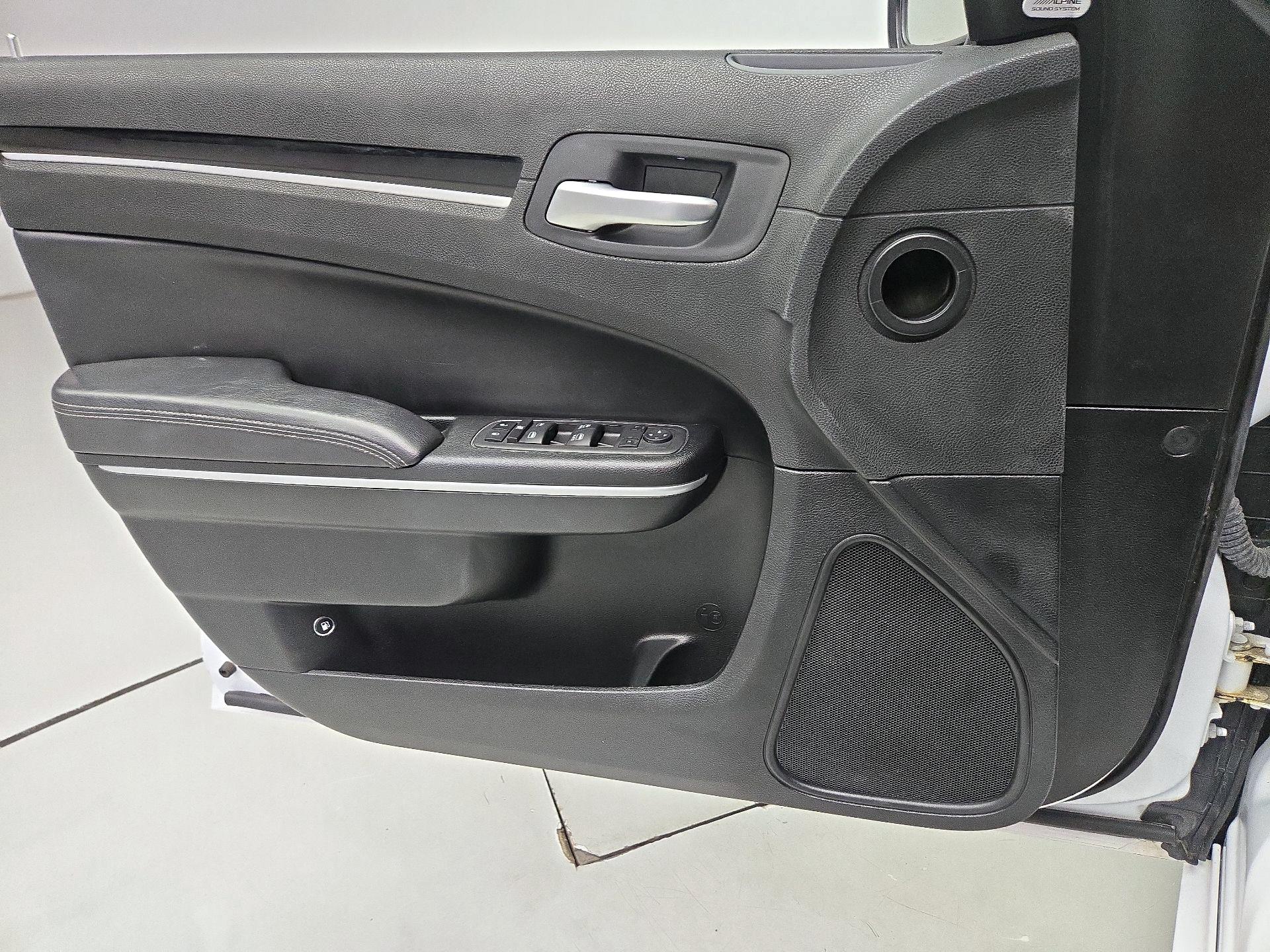 Thumbnail: 2023 Chrysler 300 - 12