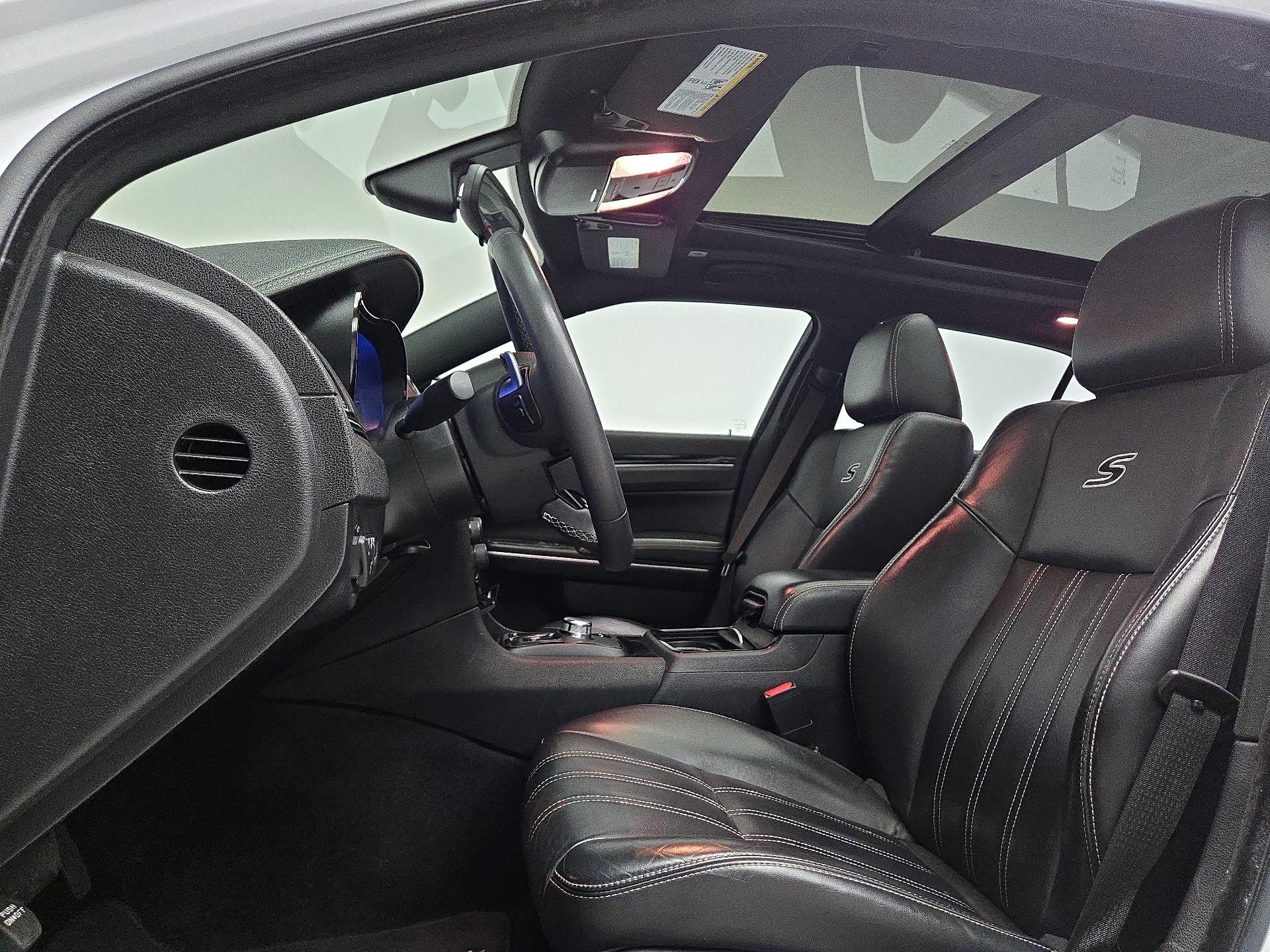 Thumbnail: 2023 Chrysler 300 - 20