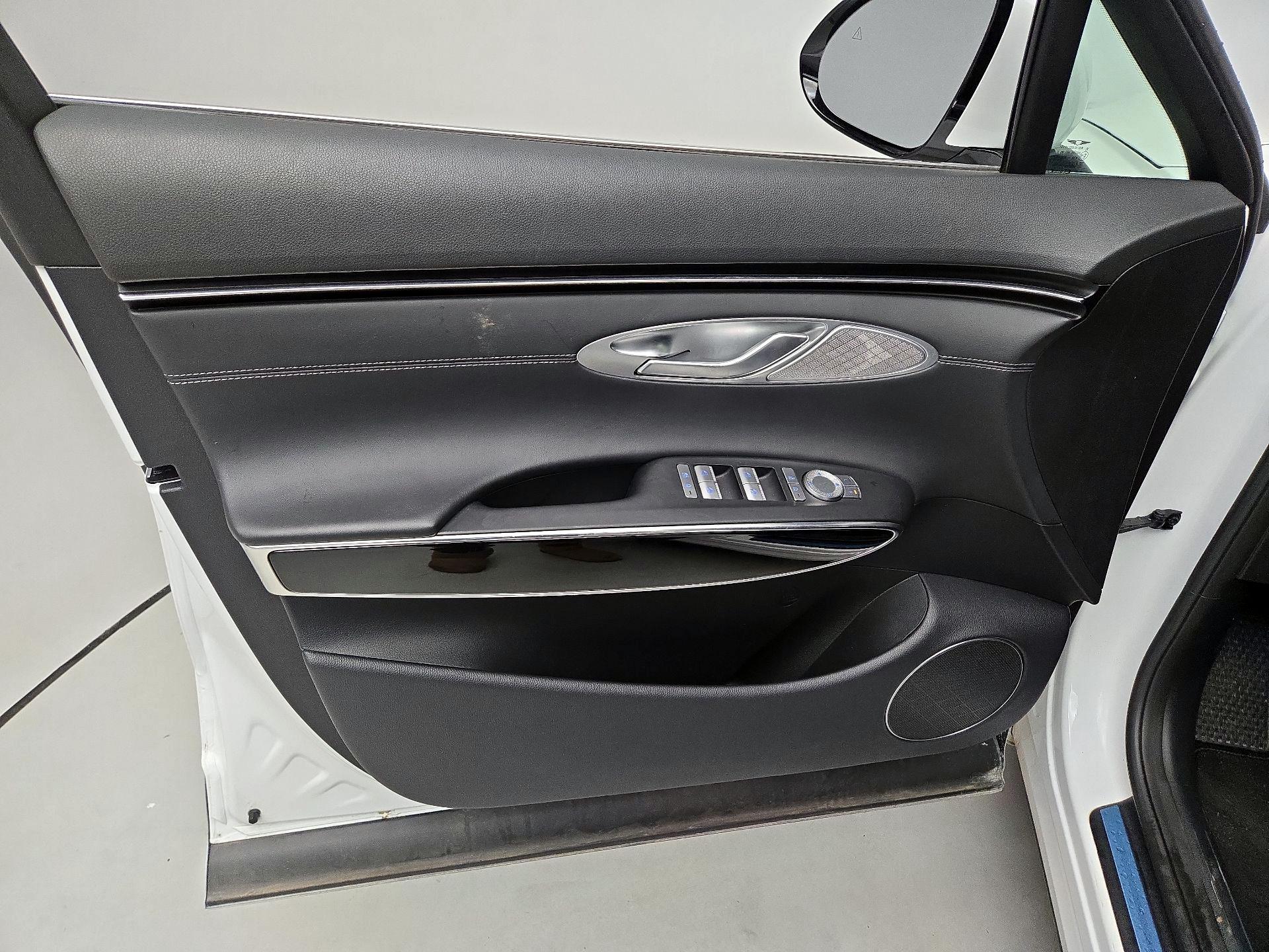 Thumbnail: 2025 Genesis GV70 - 12