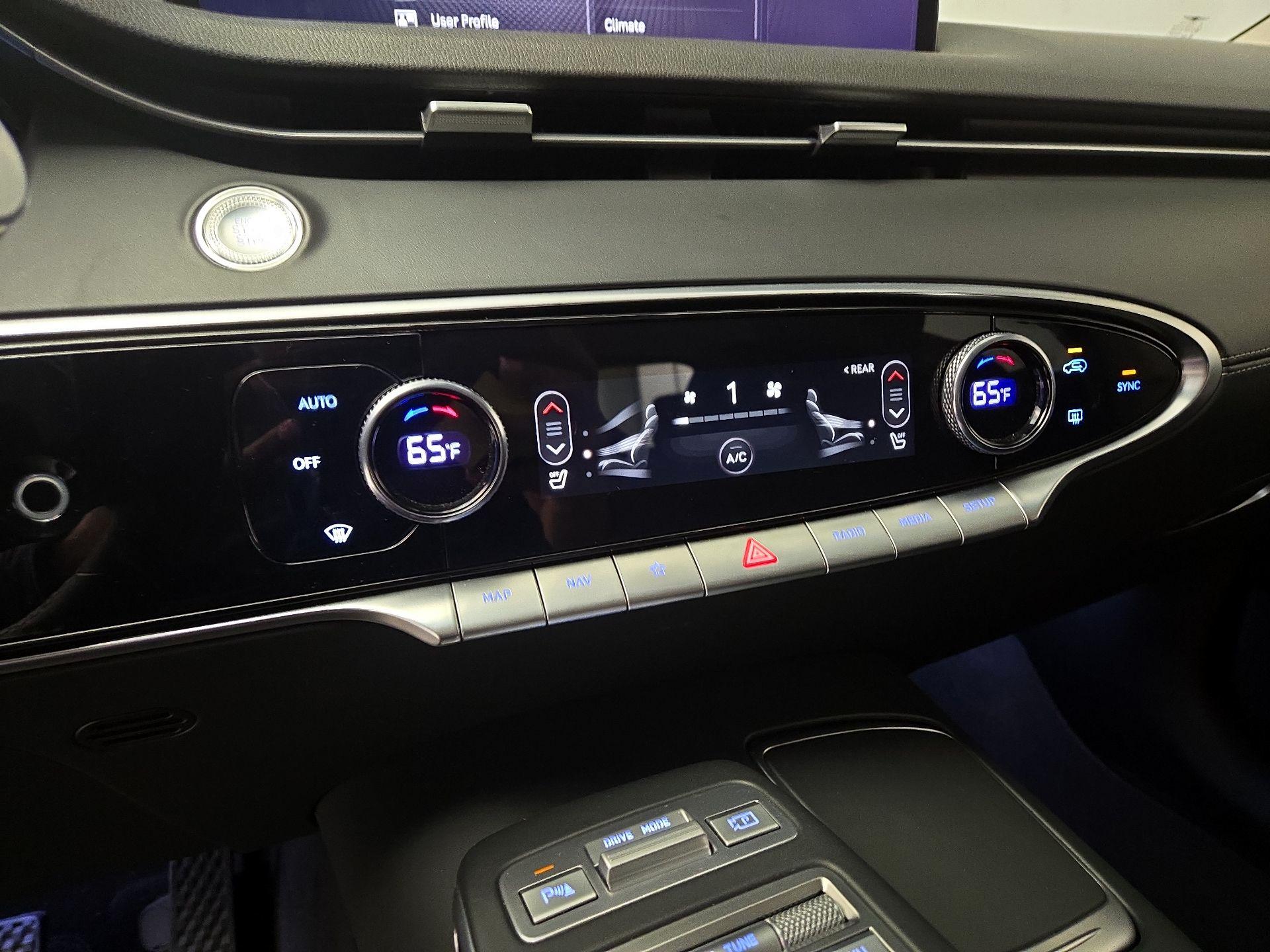 Thumbnail: 2025 Genesis GV70 - 17