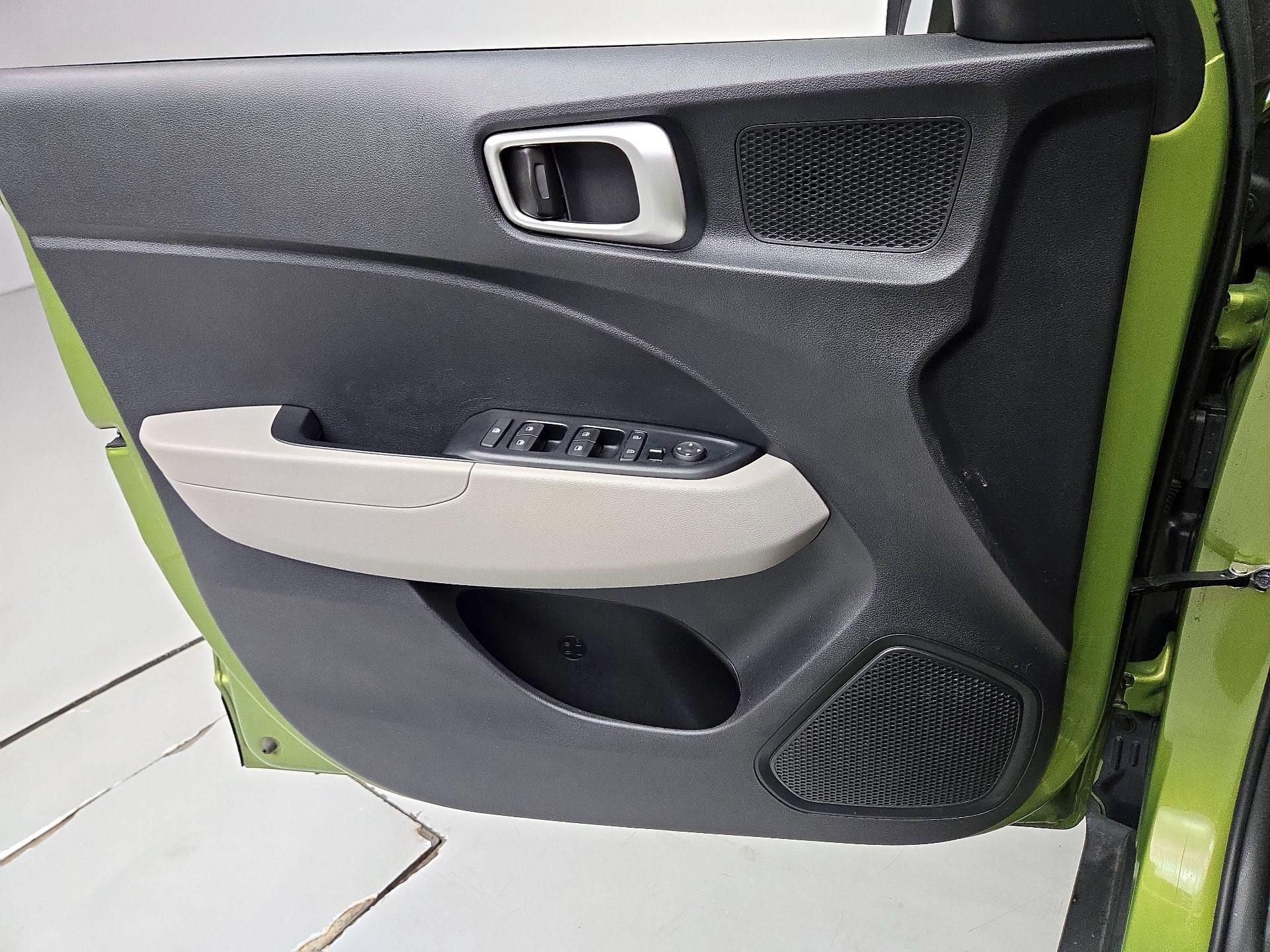 Thumbnail: 2023 Hyundai Venue - 12