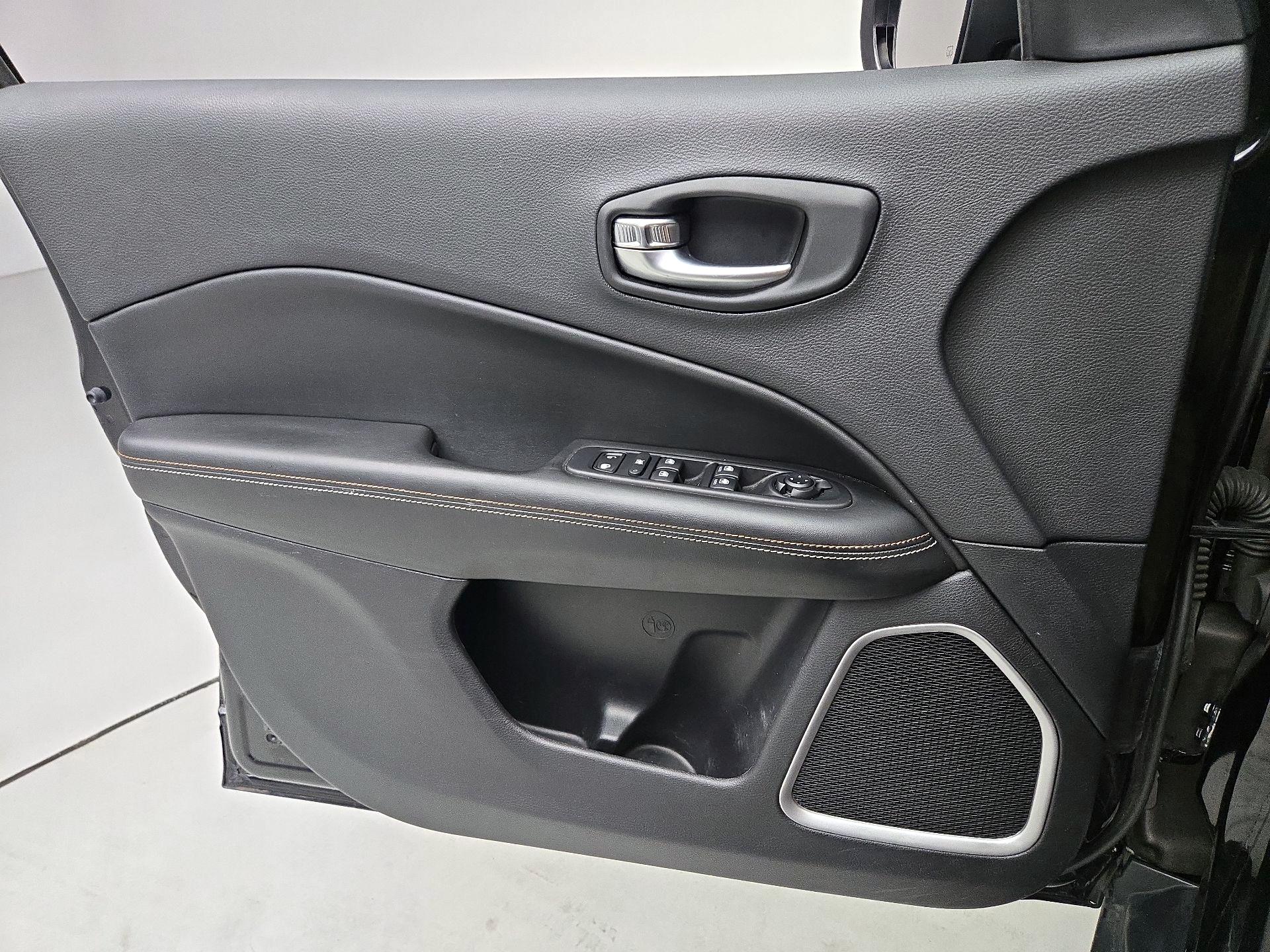 Thumbnail: 2021 Jeep Compass - 12