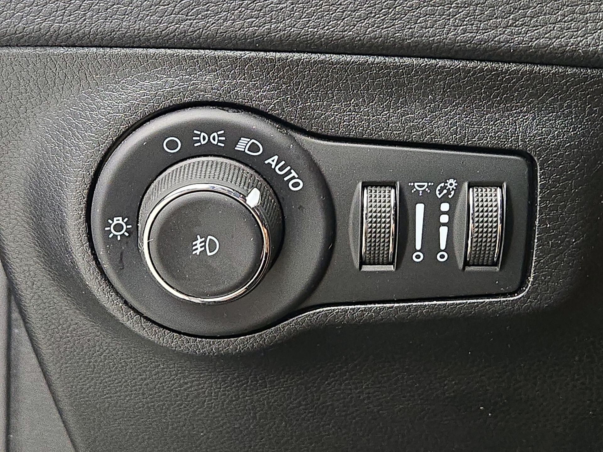 Thumbnail: 2021 Jeep Compass - 13