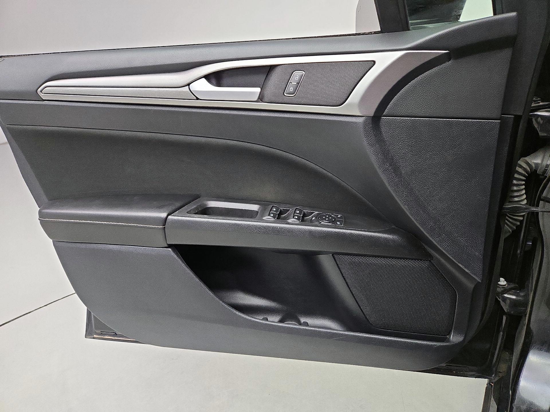 Thumbnail: 2020 Ford Fusion - 12