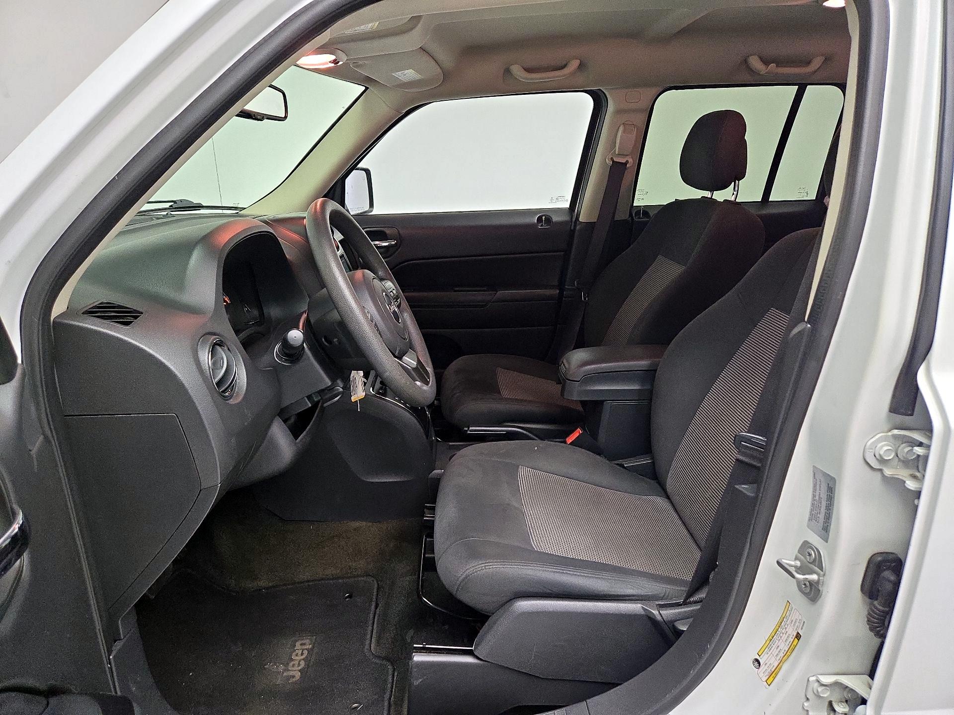 Thumbnail: 2017 Jeep Patriot - 11