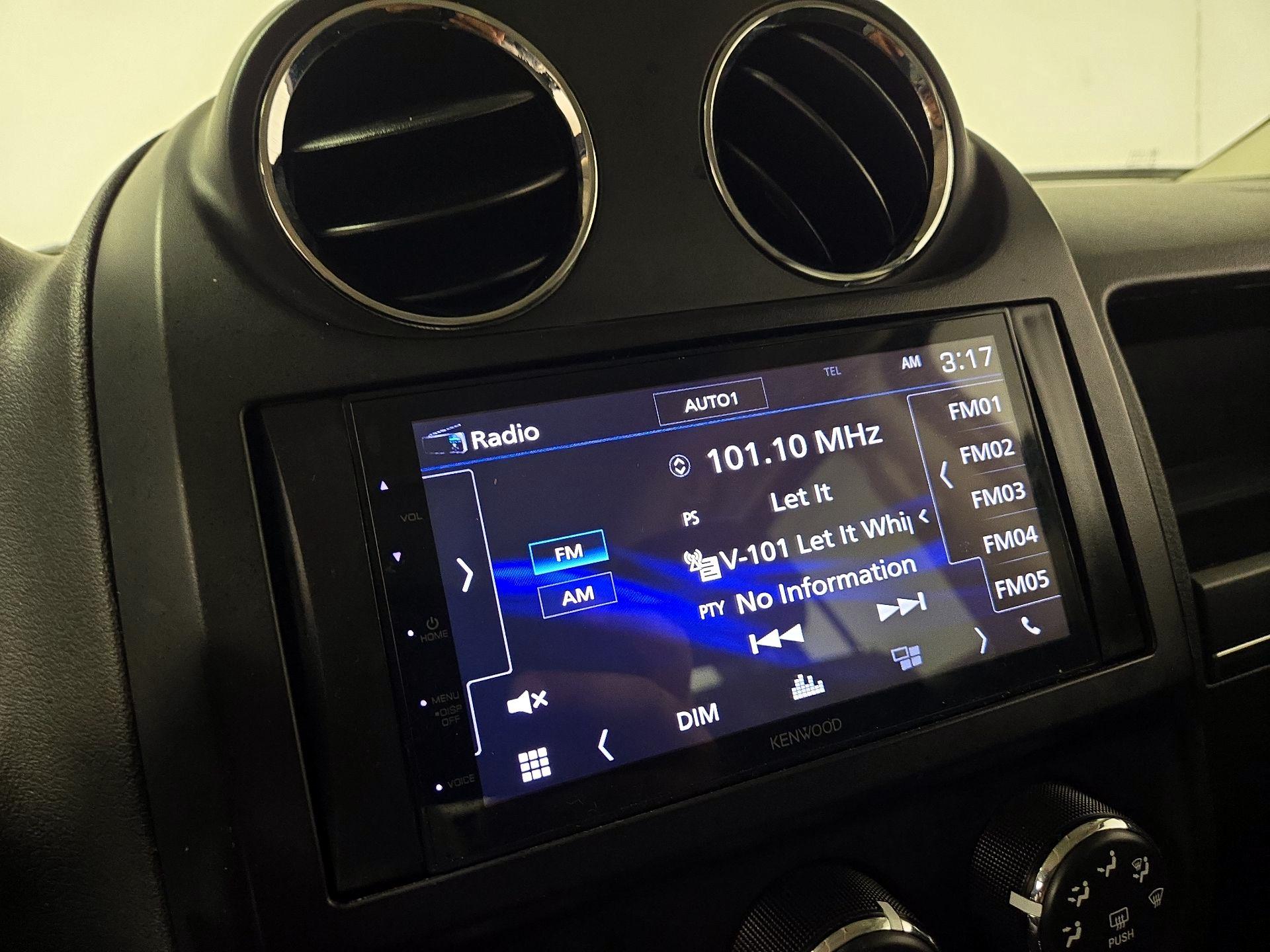 Thumbnail: 2017 Jeep Patriot - 14