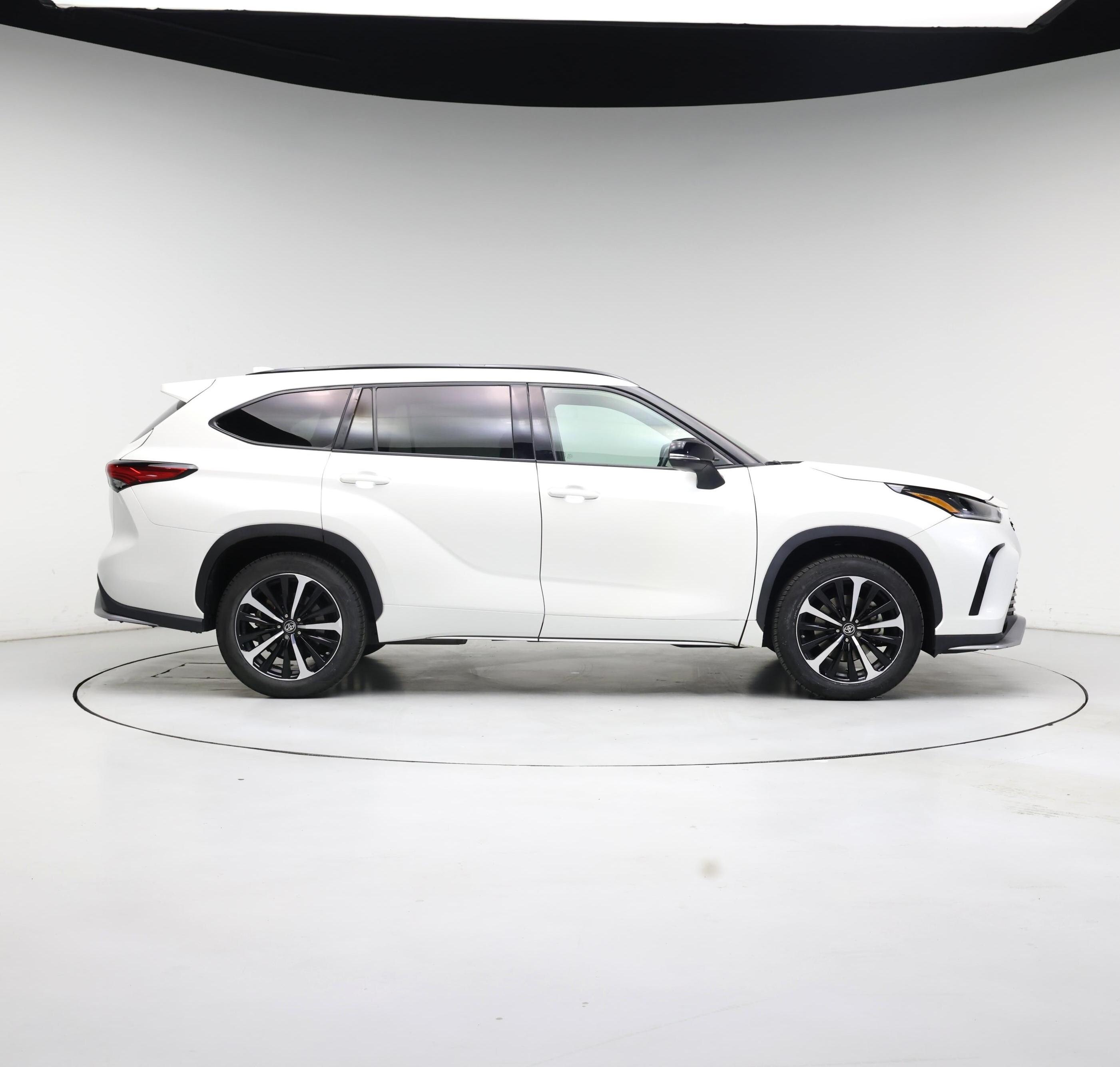 Thumbnail: 2021 Toyota Highlander - 7