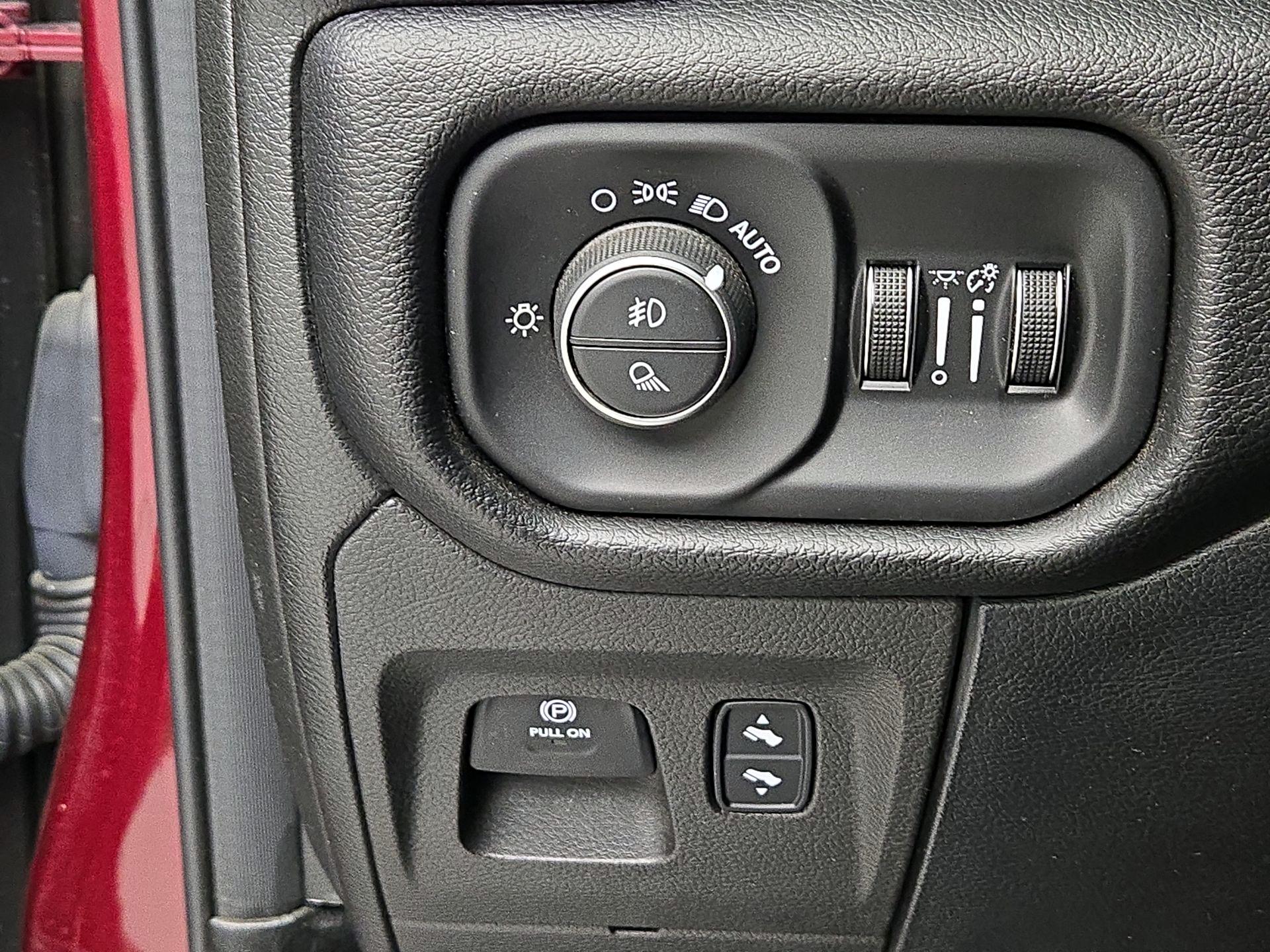 Thumbnail: 2019 RAM 1500 - 13