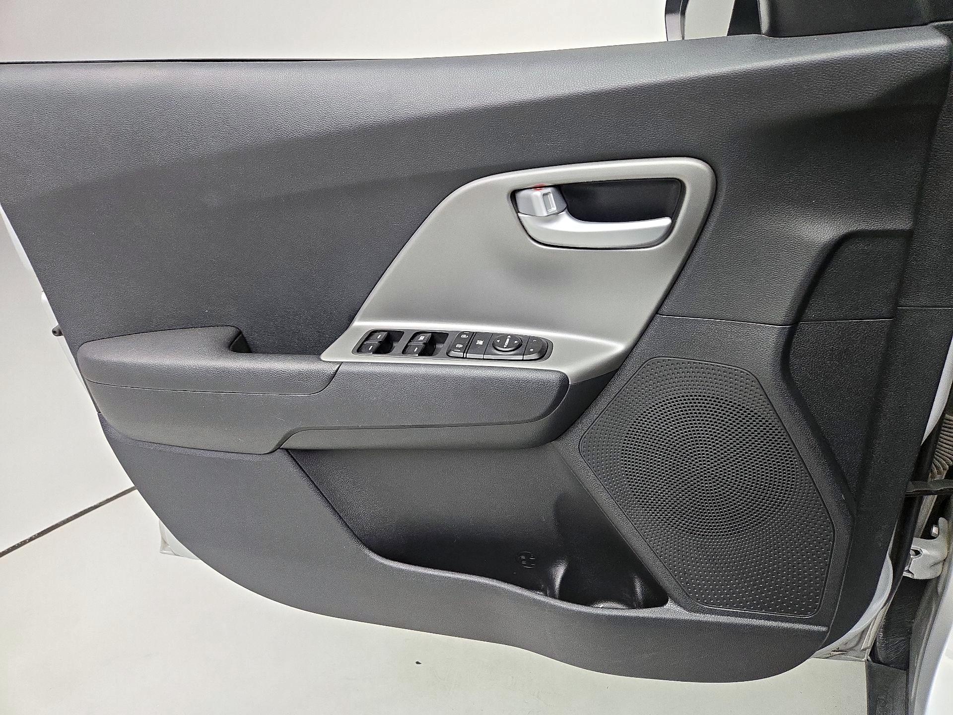 Thumbnail: 2018 Kia Niro - 12