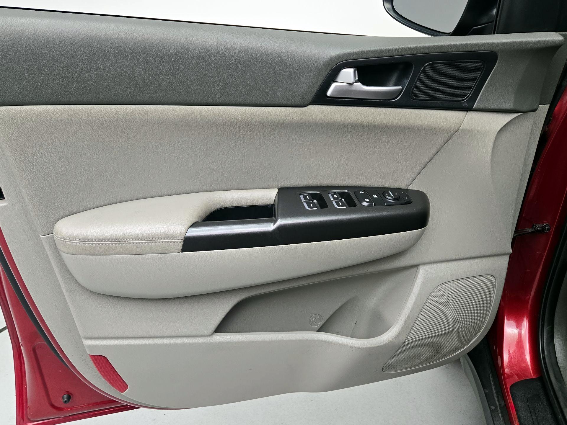 Thumbnail: 2017 Kia Sportage - 12