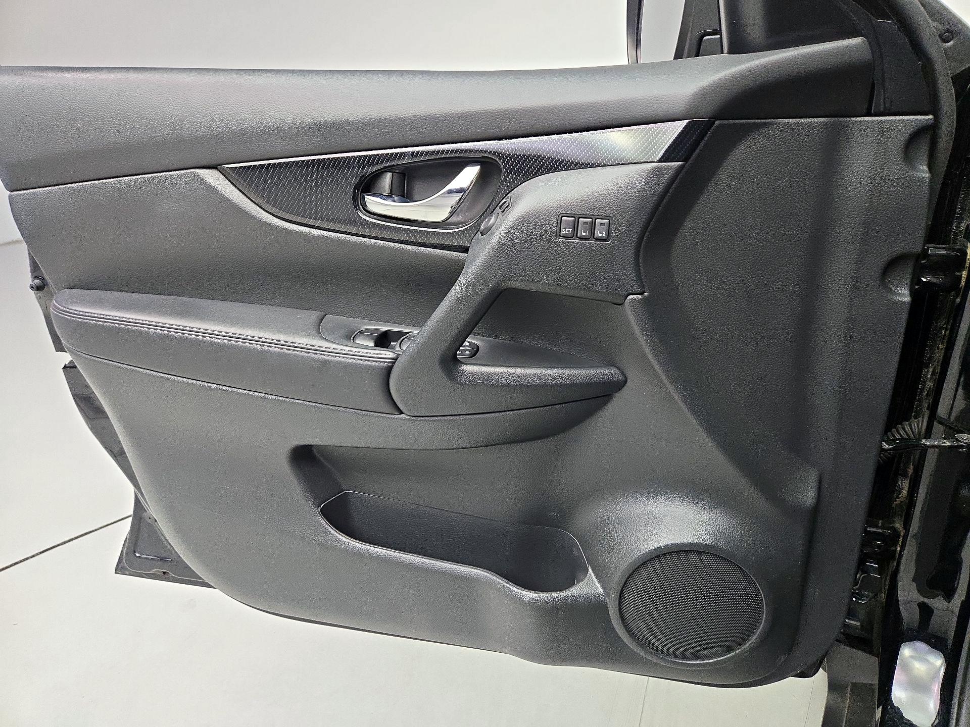 Thumbnail: 2020 Nissan Rogue - 12