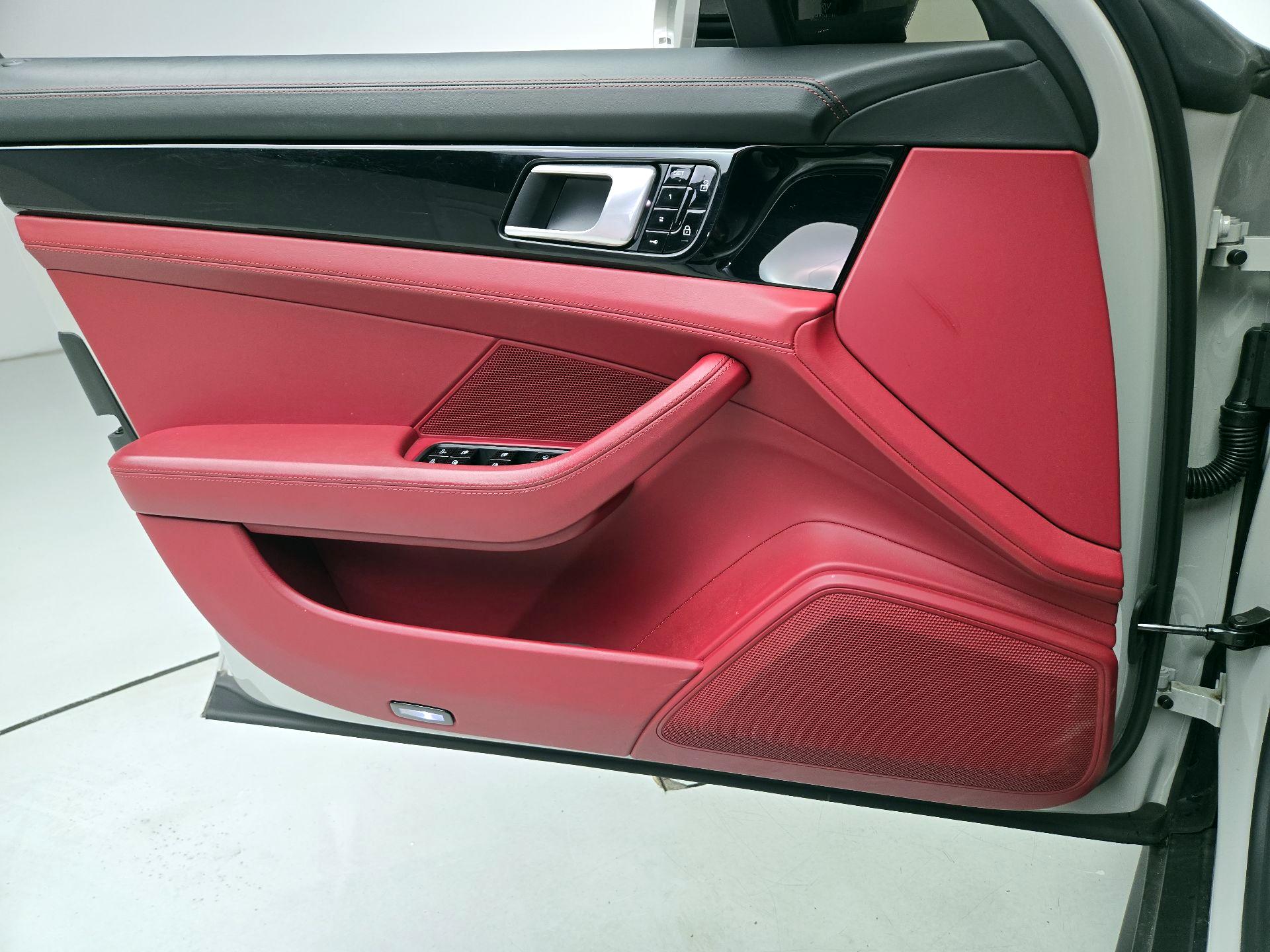 Thumbnail: 2021 Porsche Panamera - 12