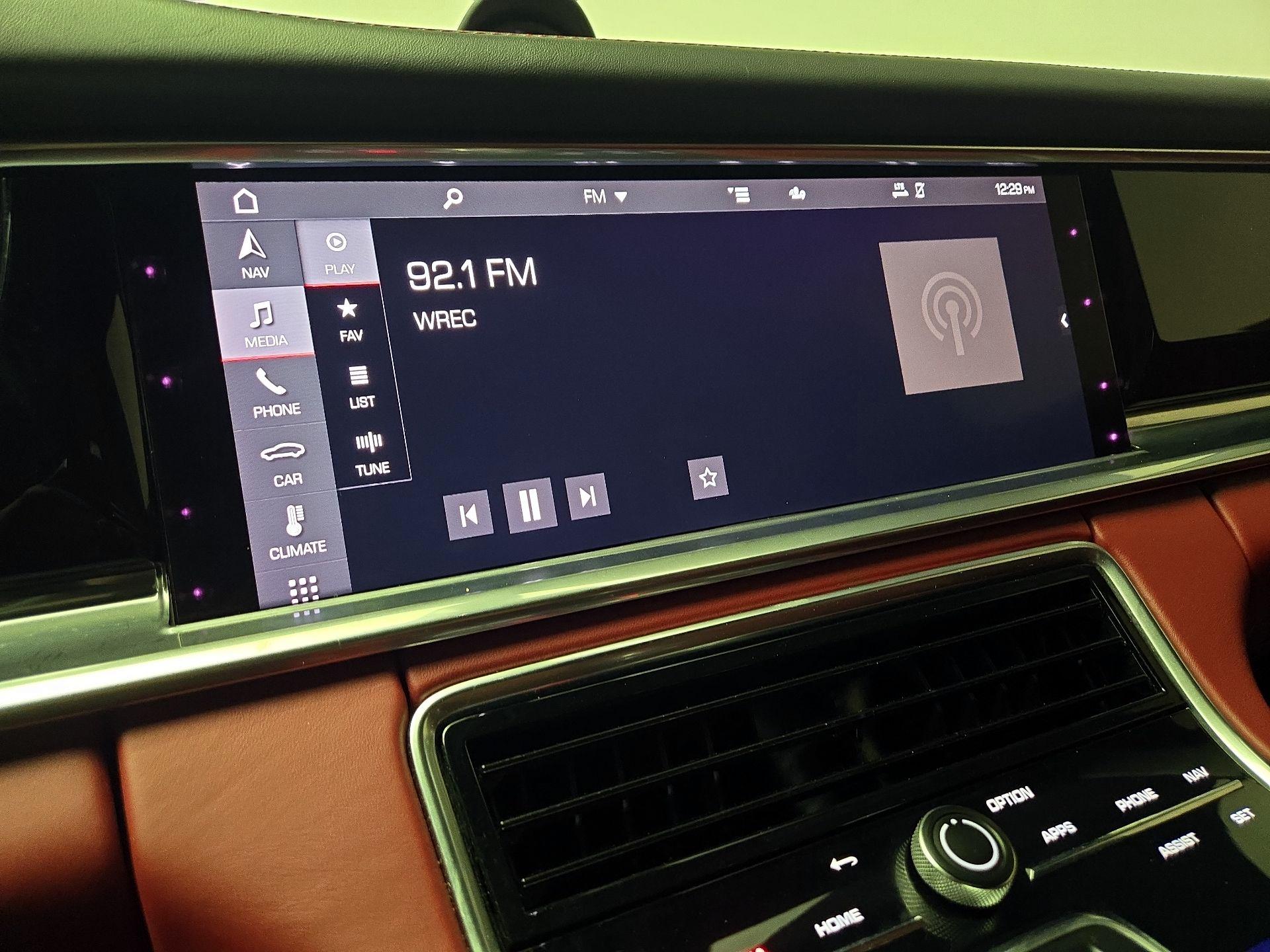 Thumbnail: 2021 Porsche Panamera - 16